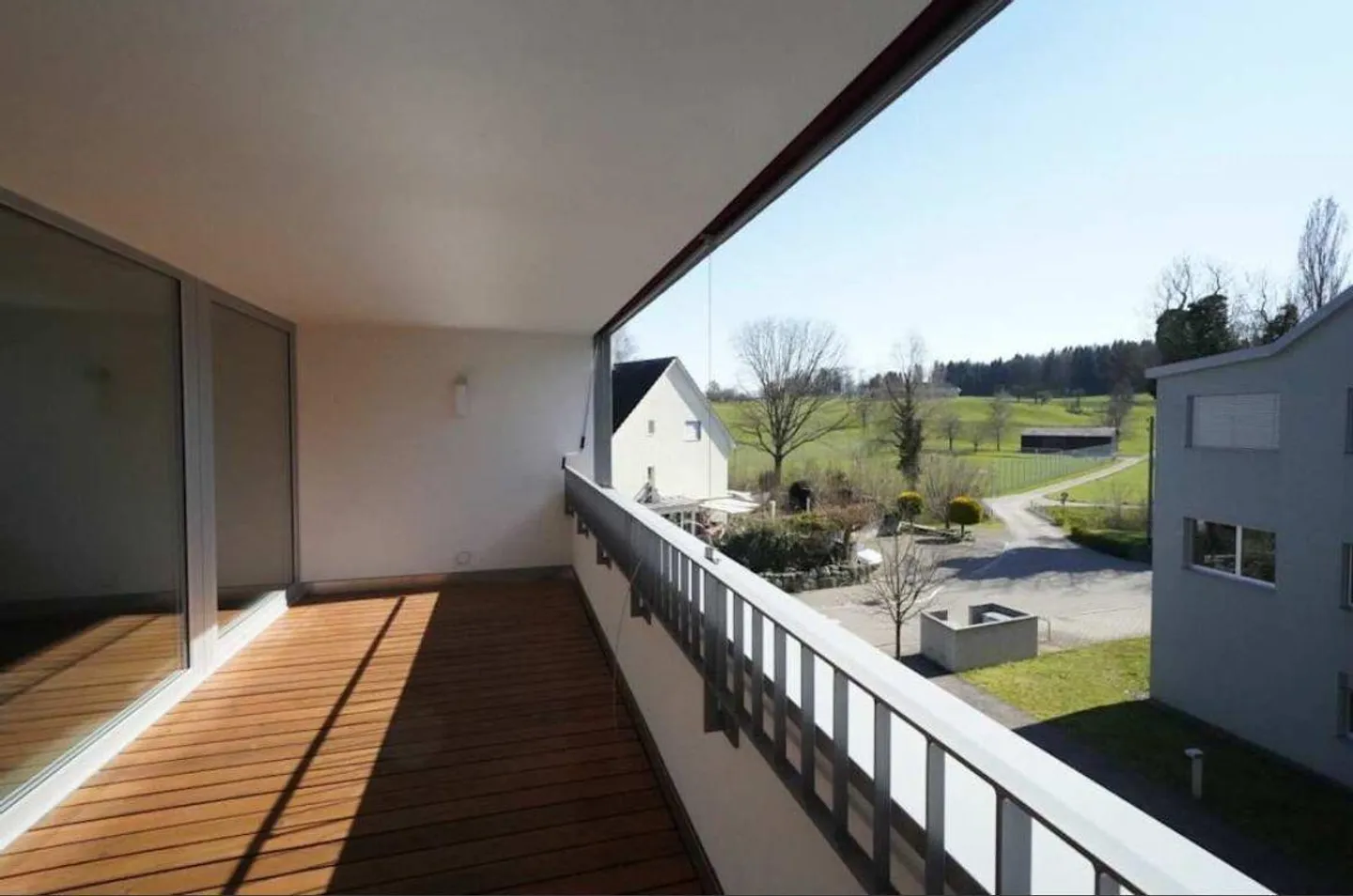 Family-friendly 3.5-room apartment with large balcony in Knonau - Photo 3 of 11