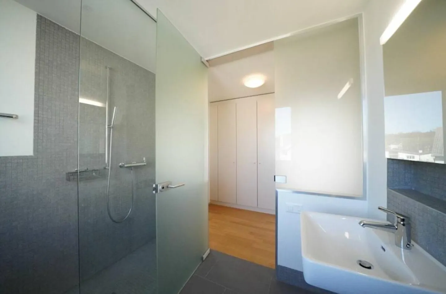 Family-friendly 3.5-room apartment with large balcony in Knonau - Photo 4 of 11