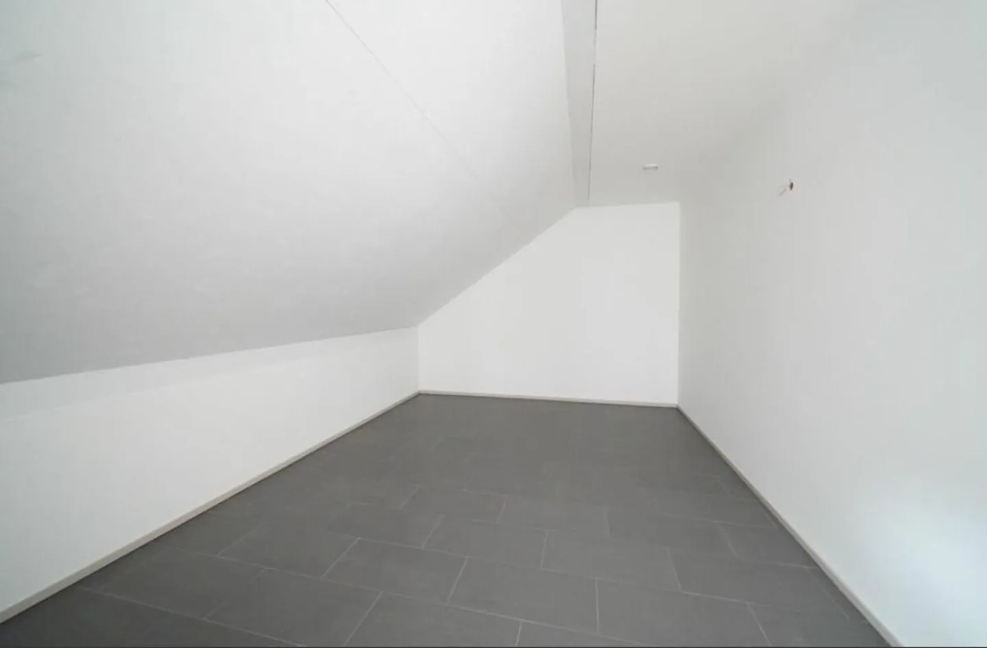 Family-friendly 3.5-room apartment with large balcony in Knonau - Photo 8 of 11