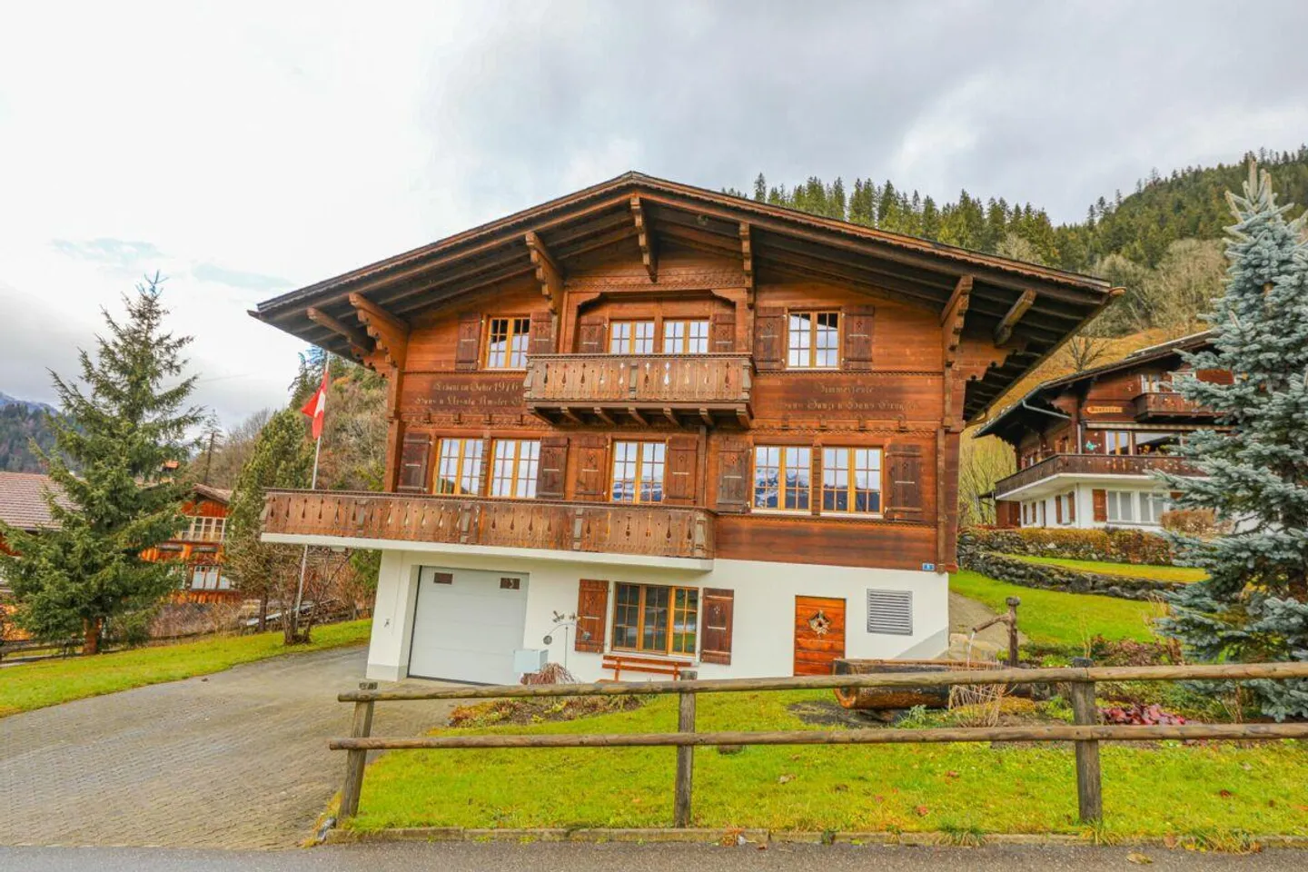 Wunderschönes alpines Chalet mit Garage und Panoramablick - Foto 1 von 9