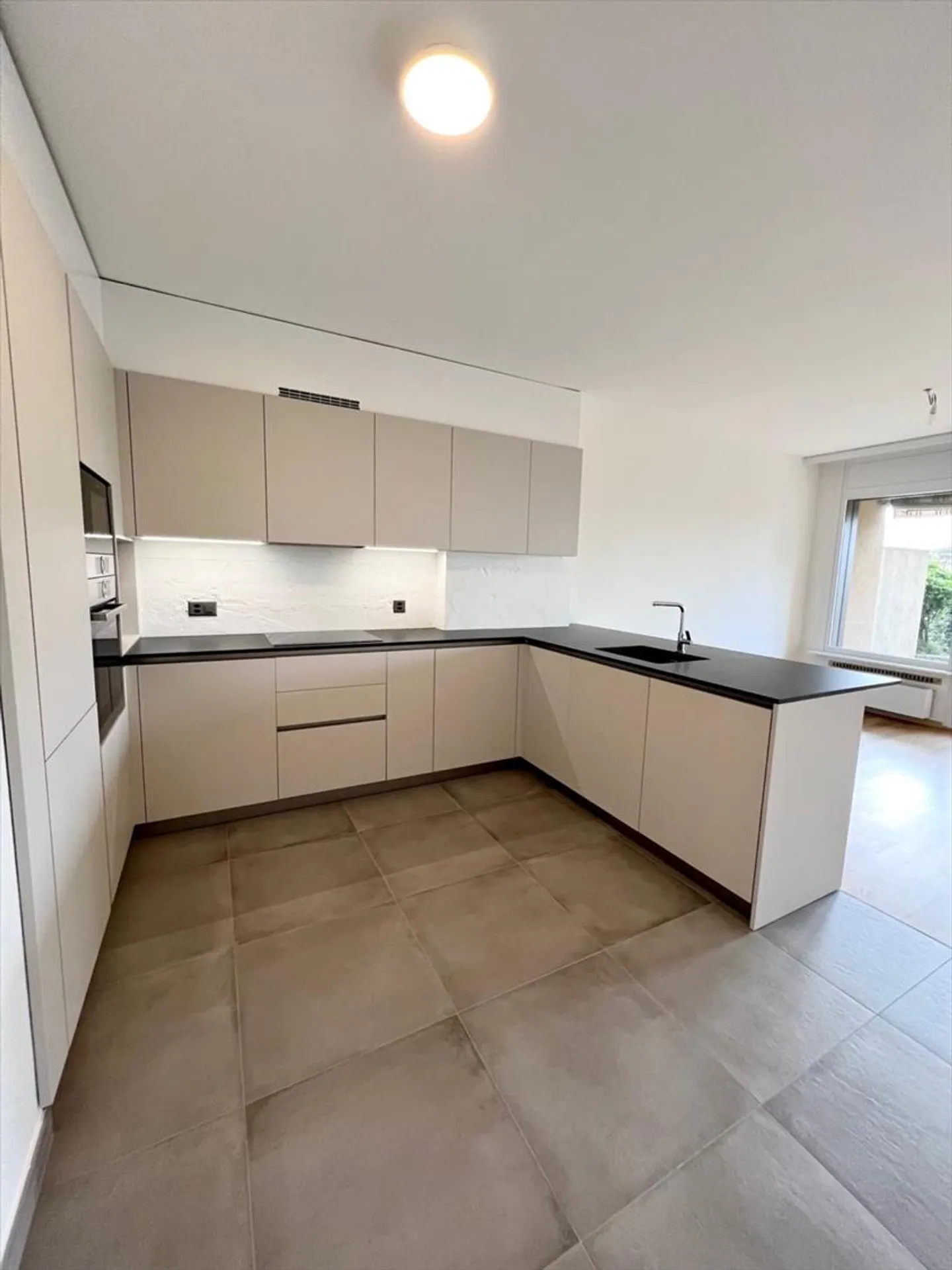 Magnificent 3.5-room semi-detached apartment on the 2nd floor in Lausanne - Photo 3 of 13