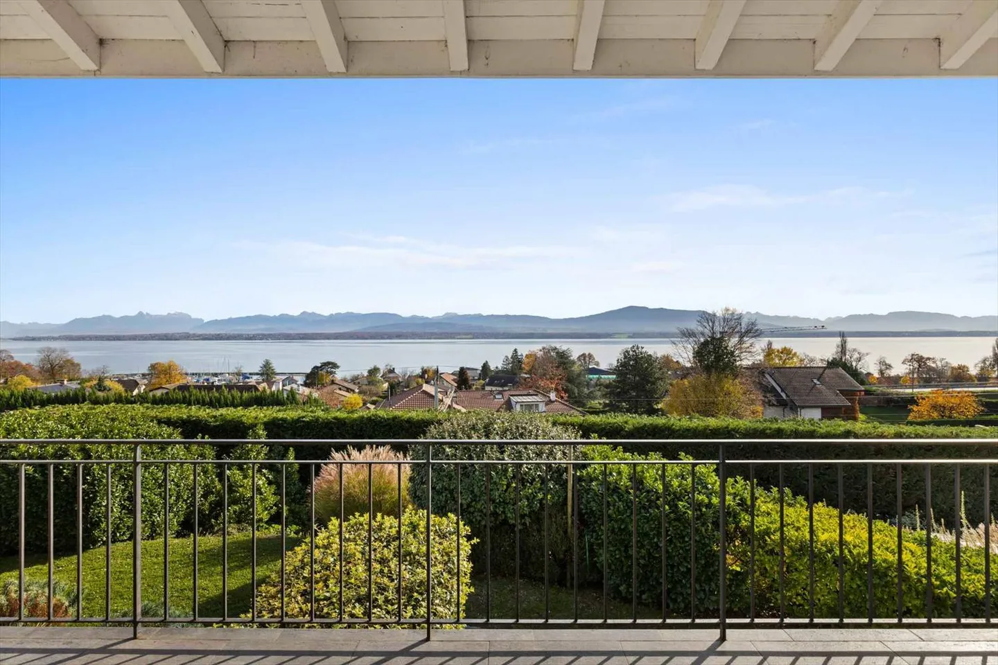 Individual villa with panoramic view of the lake and the Alps - Photo 2 of 13