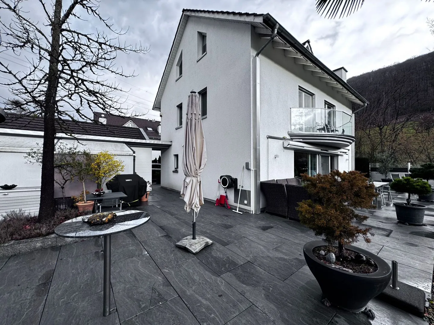 Casa unifamiliare di 5,5 stanze con 3 bagni, garage e giardino - Foto 2 di 22