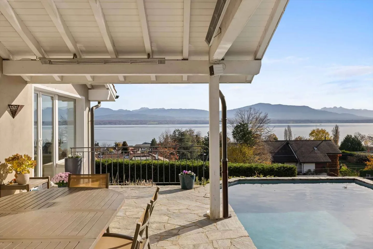 Individual villa with panoramic view of the lake and the Alps - Photo 3 of 13