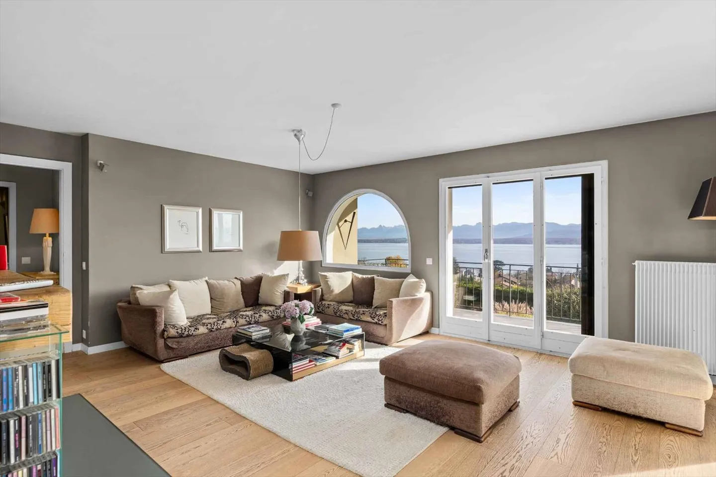 Individual villa with panoramic view of the lake and the Alps - Photo 4 of 13