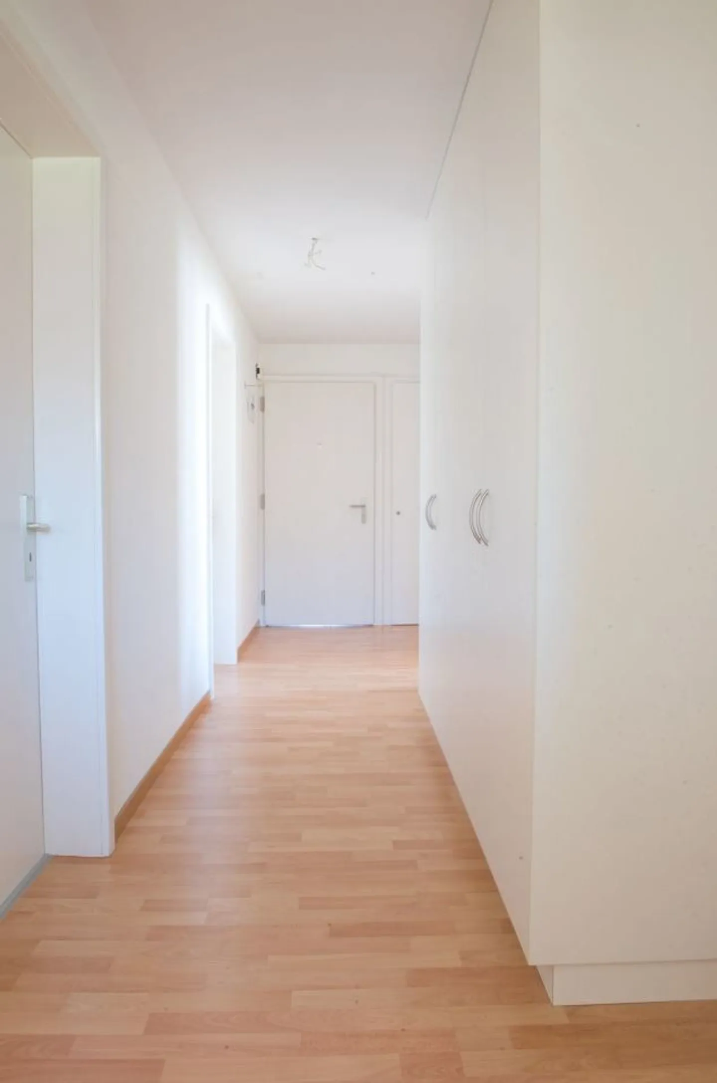 Apartment for rent - Photo 3 of 5