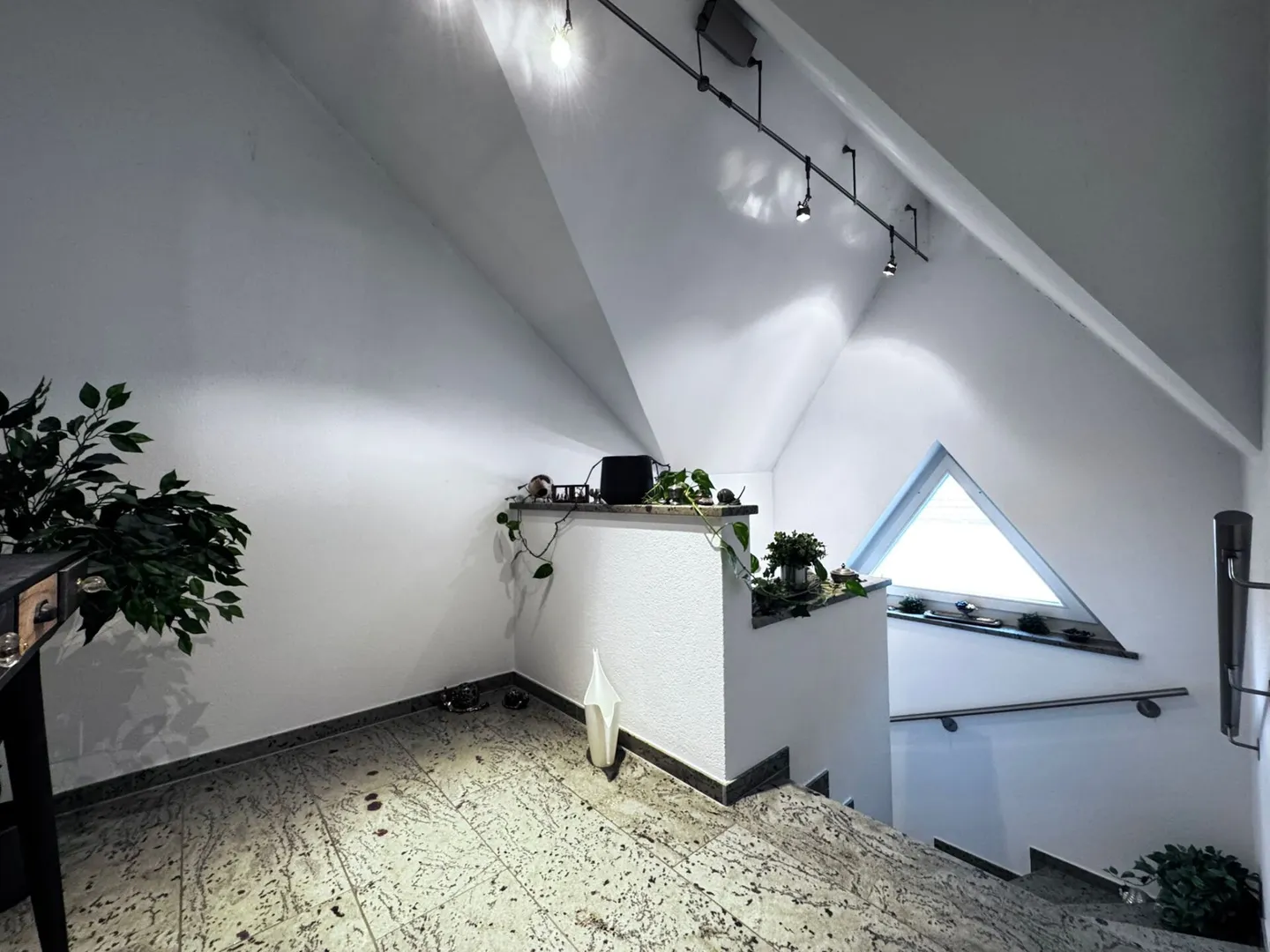 Casa unifamiliare di 5,5 stanze con 3 bagni, garage e giardino - Foto 13 di 22