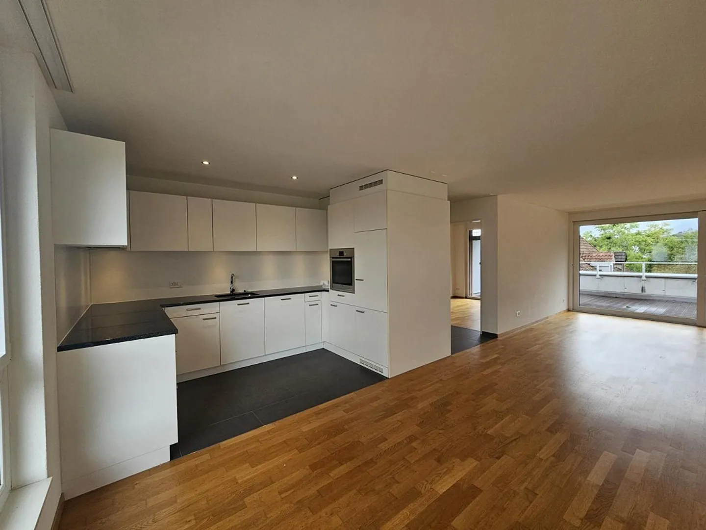 Appartamento moderno con balcone nel villaggio vicino a Solothurn - Foto 4 di 11