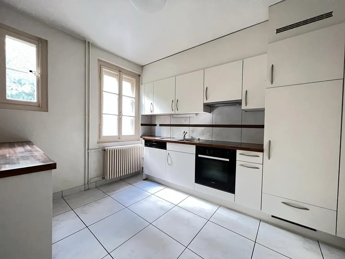 3.5-room apartment in the heart of the historic center of Neuchâtel - Photo 3 of 7