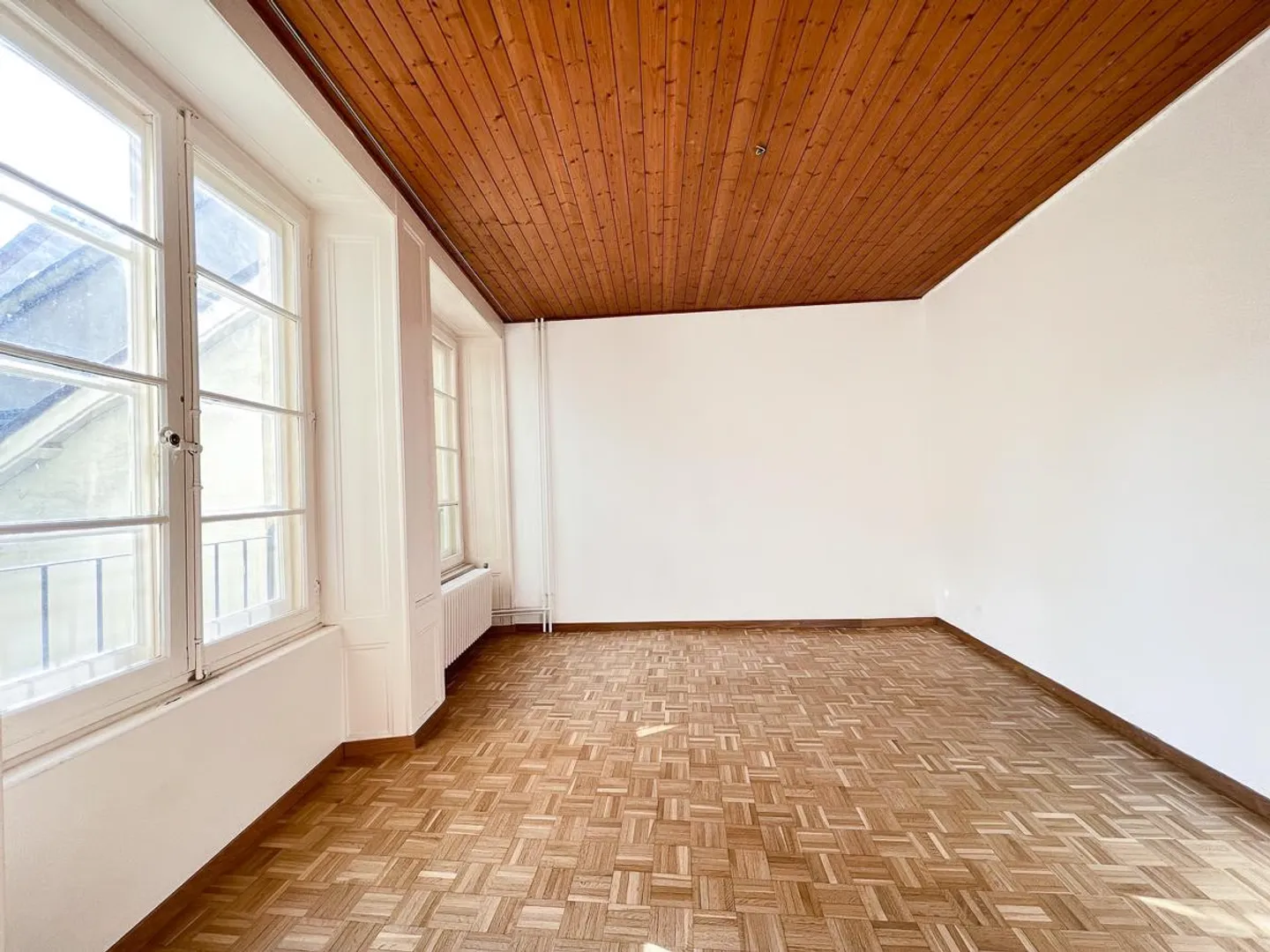 3.5-room apartment in the heart of the historic center of Neuchâtel - Photo 4 of 7