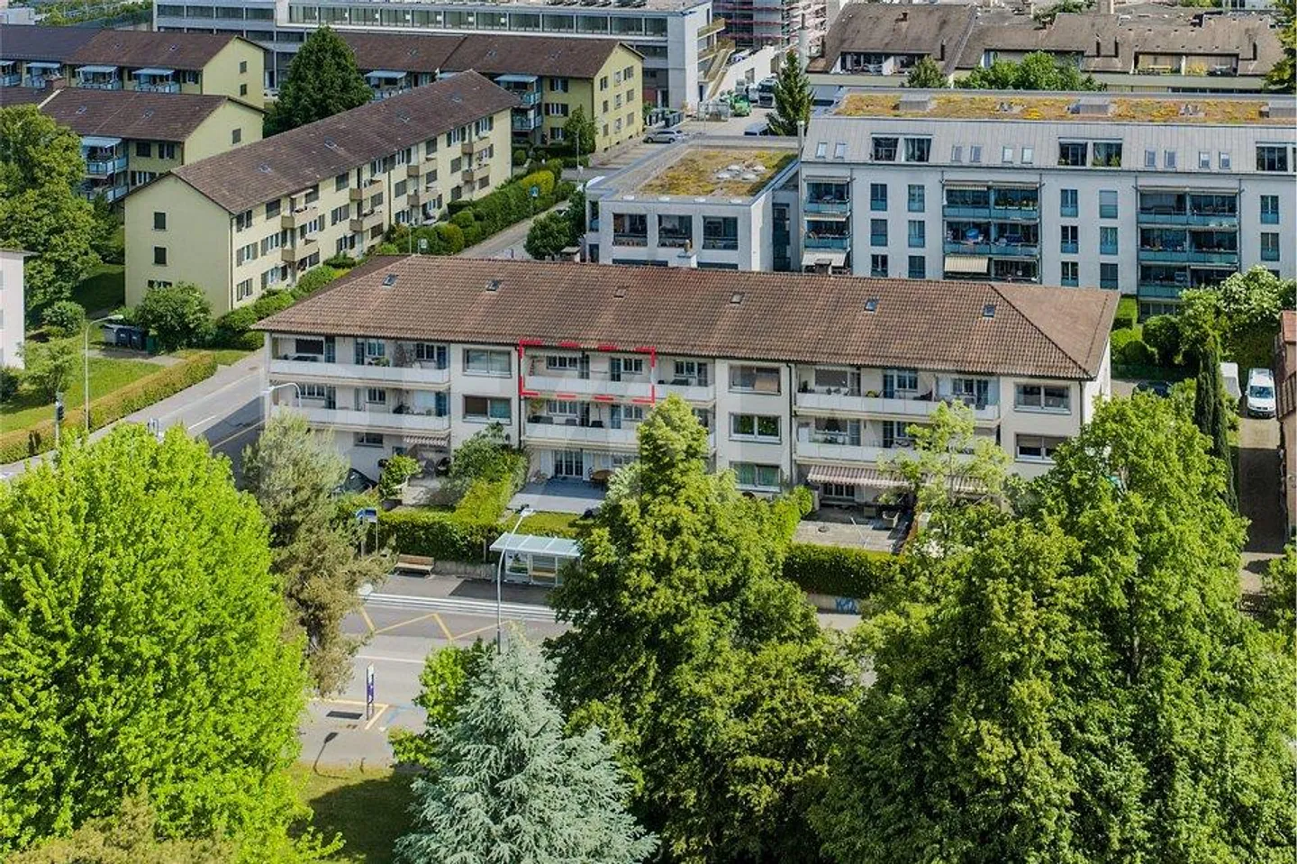 IN A QUIET LOCATION: 3-ROOM APARTMENT WITH SUNNY BALCONY - Photo 1 of 12