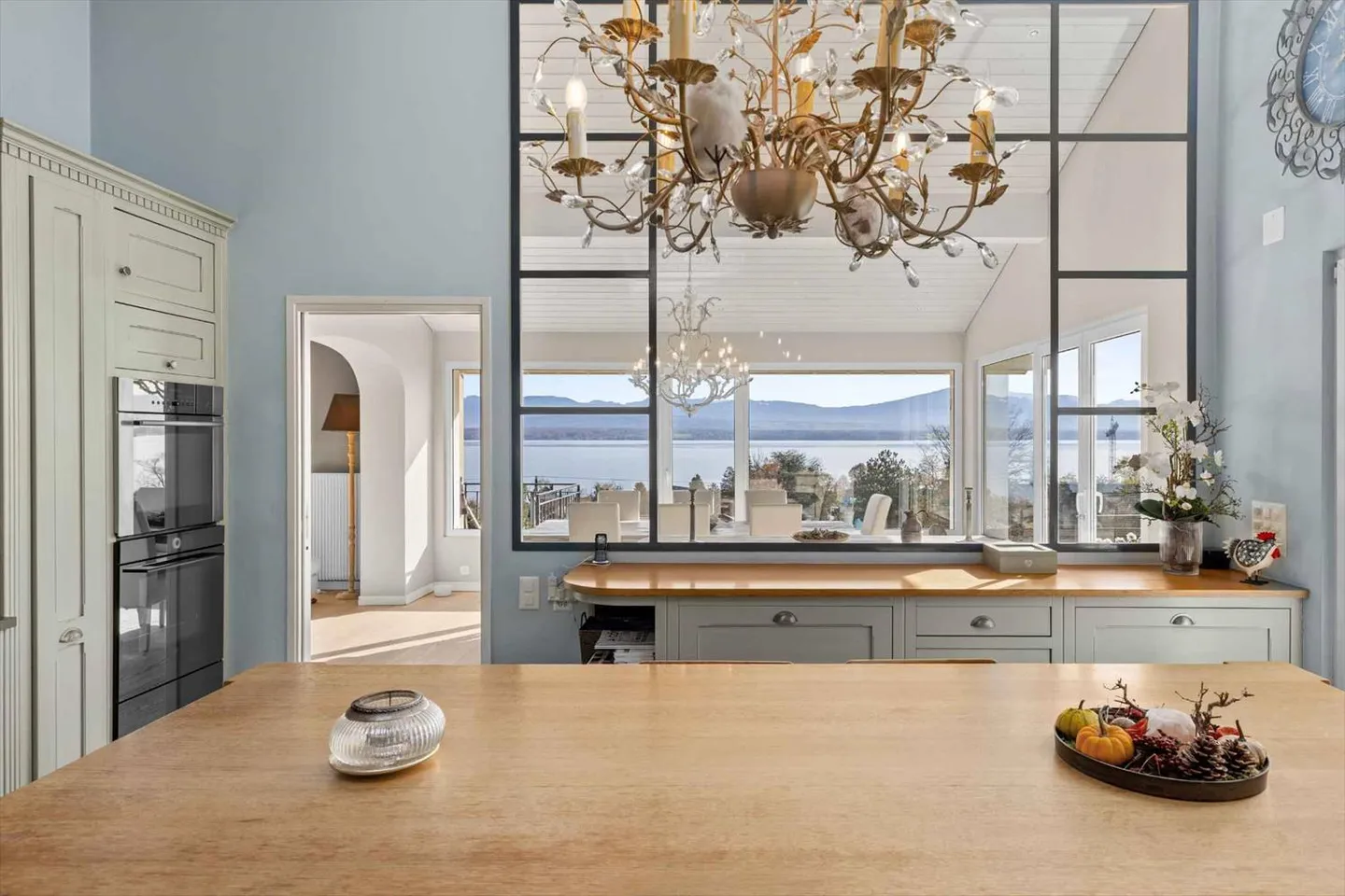 Individual villa with panoramic view of the lake and the Alps - Photo 9 of 13