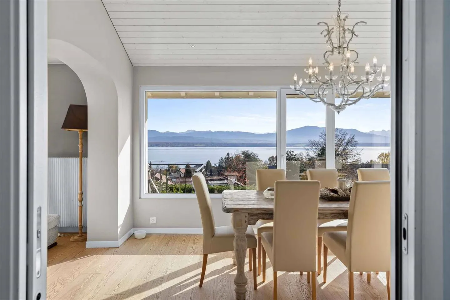 Individual villa with panoramic view of the lake and the Alps - Photo 10 of 13