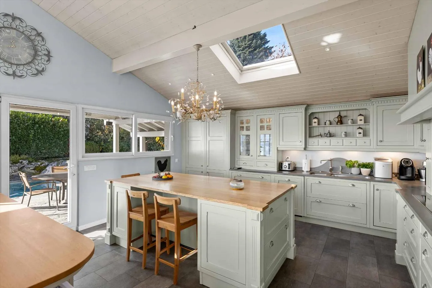 Individual villa with panoramic view of the lake and the Alps - Photo 12 of 13