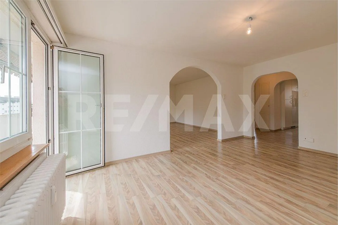 IN A QUIET LOCATION: 3-ROOM APARTMENT WITH SUNNY BALCONY - Photo 4 of 12