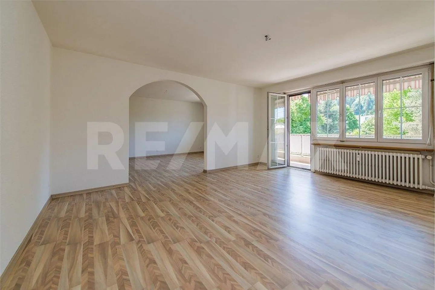 IN A QUIET LOCATION: 3-ROOM APARTMENT WITH SUNNY BALCONY - Photo 5 of 12