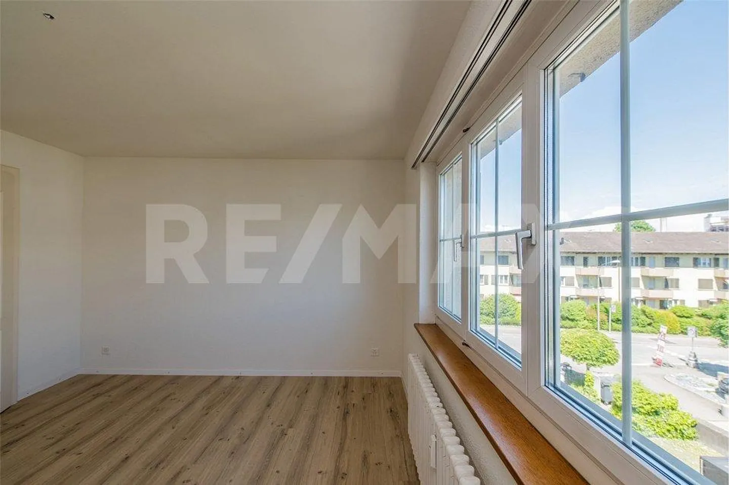 IN A QUIET LOCATION: 3-ROOM APARTMENT WITH SUNNY BALCONY - Photo 7 of 12