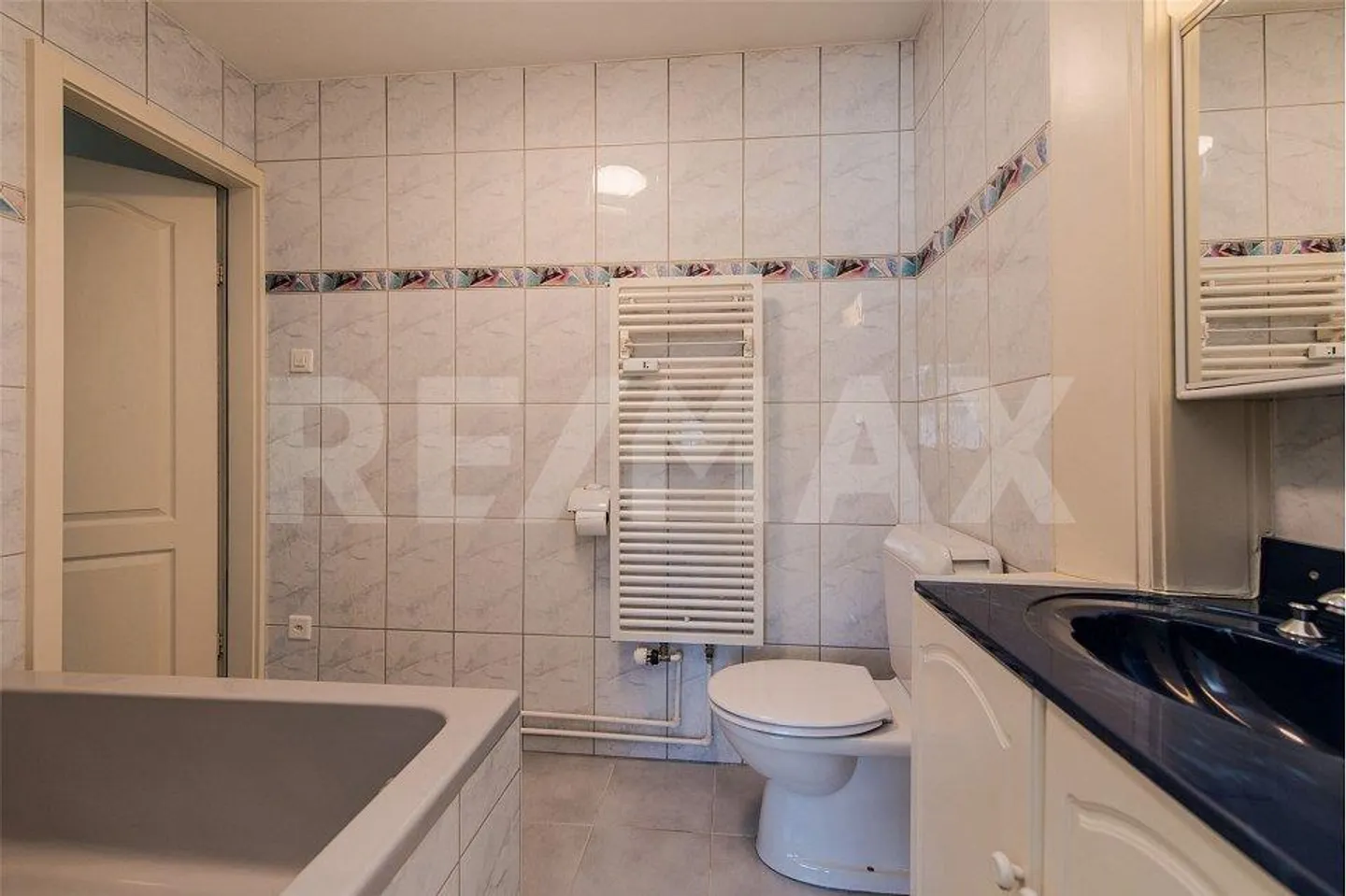 IN A QUIET LOCATION: 3-ROOM APARTMENT WITH SUNNY BALCONY - Photo 8 of 12
