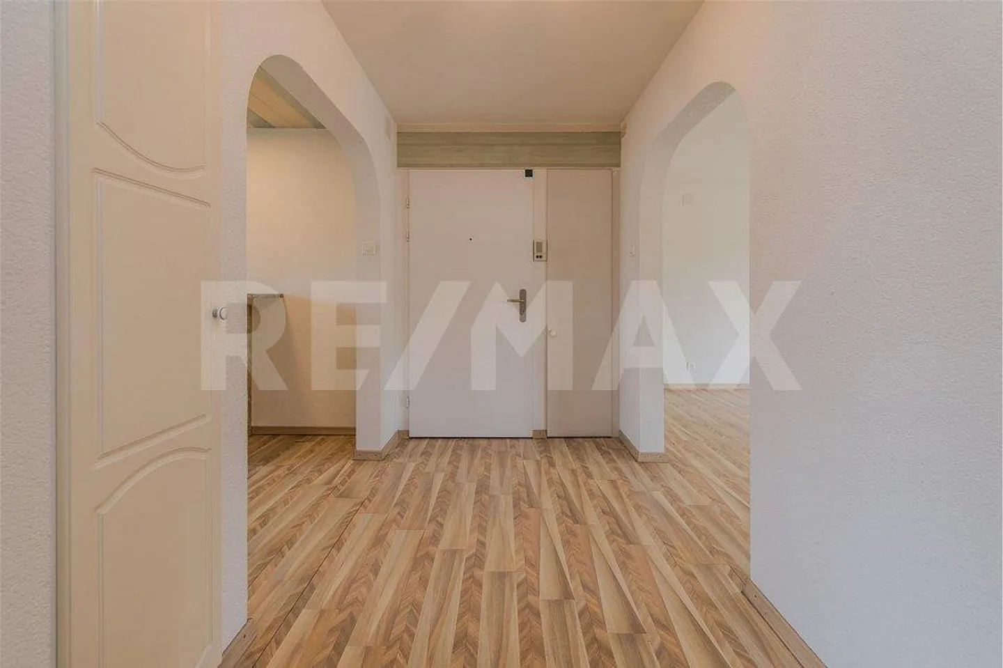 IN A QUIET LOCATION: 3-ROOM APARTMENT WITH SUNNY BALCONY - Photo 10 of 12