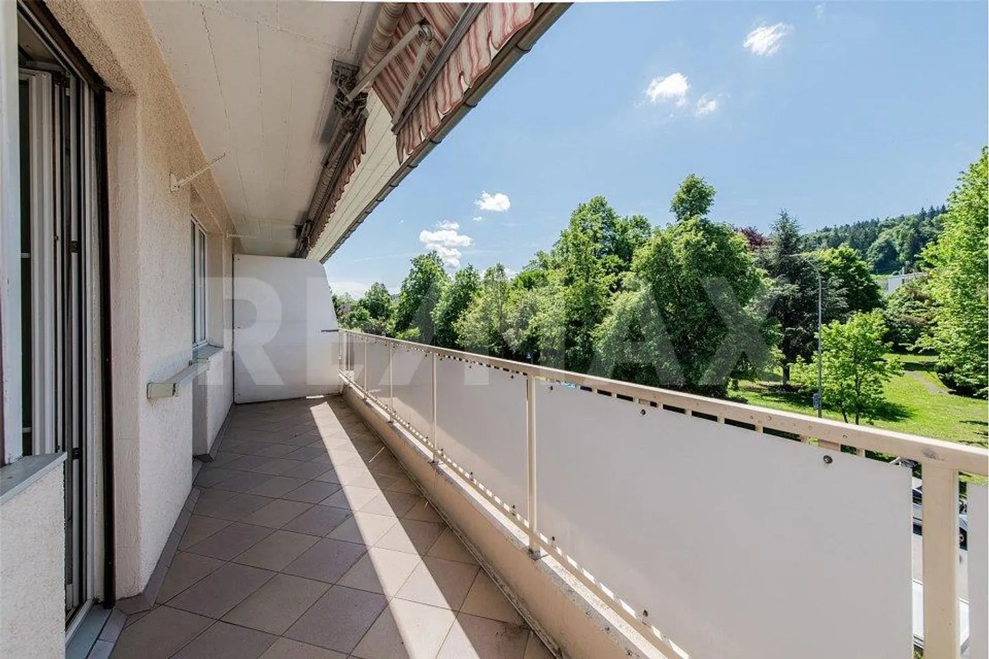 IN A QUIET LOCATION: 3-ROOM APARTMENT WITH SUNNY BALCONY - Photo 11 of 12