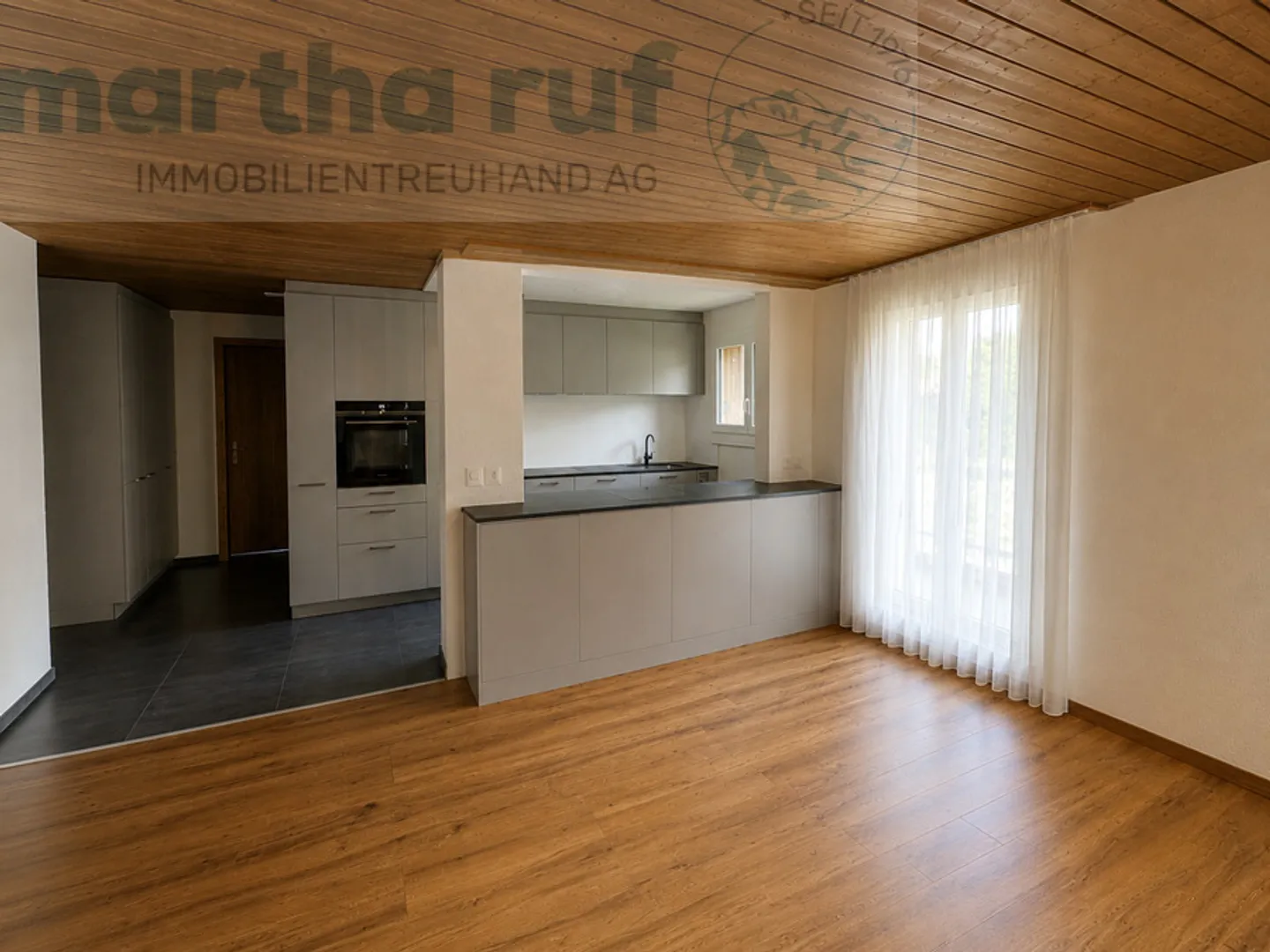 Quiet and modern 2.5-room apartment on the upper floor with views of the Jungfrau - Photo 3 of 11
