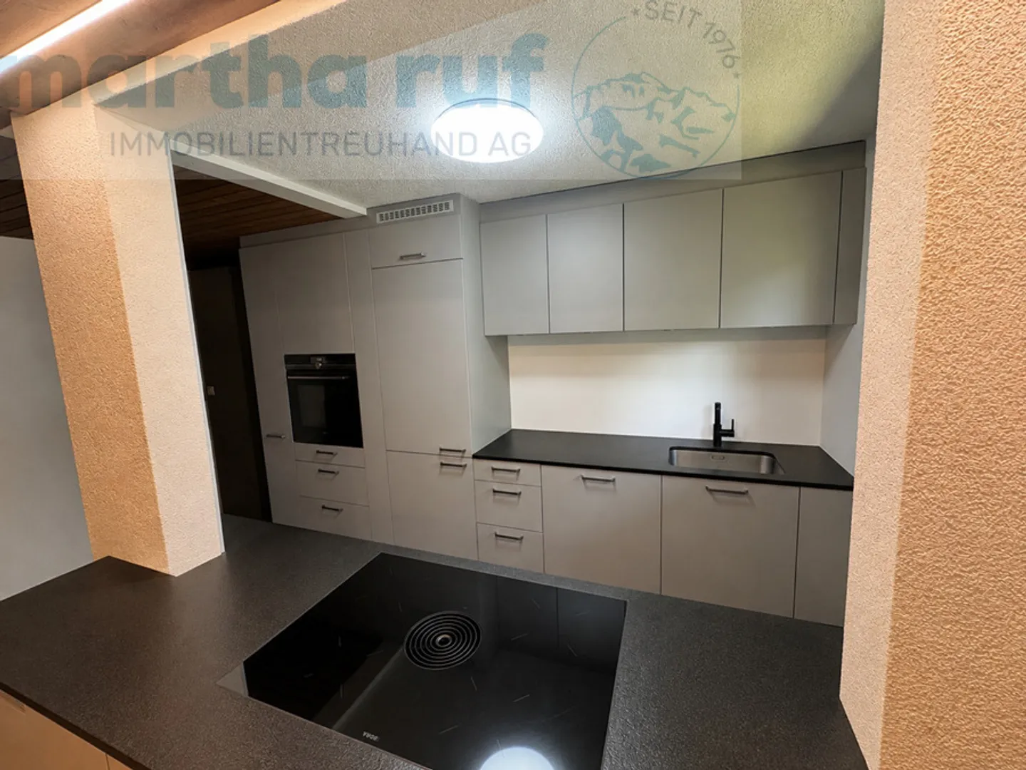 Quiet and modern 2.5-room apartment on the upper floor with views of the Jungfrau - Photo 4 of 11