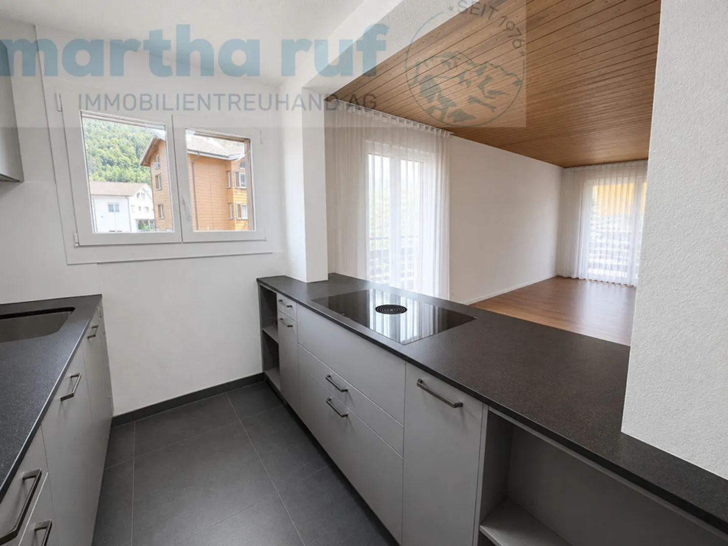 Quiet and modern 2.5-room apartment on the upper floor with views of the Jungfrau - Photo 5 of 11