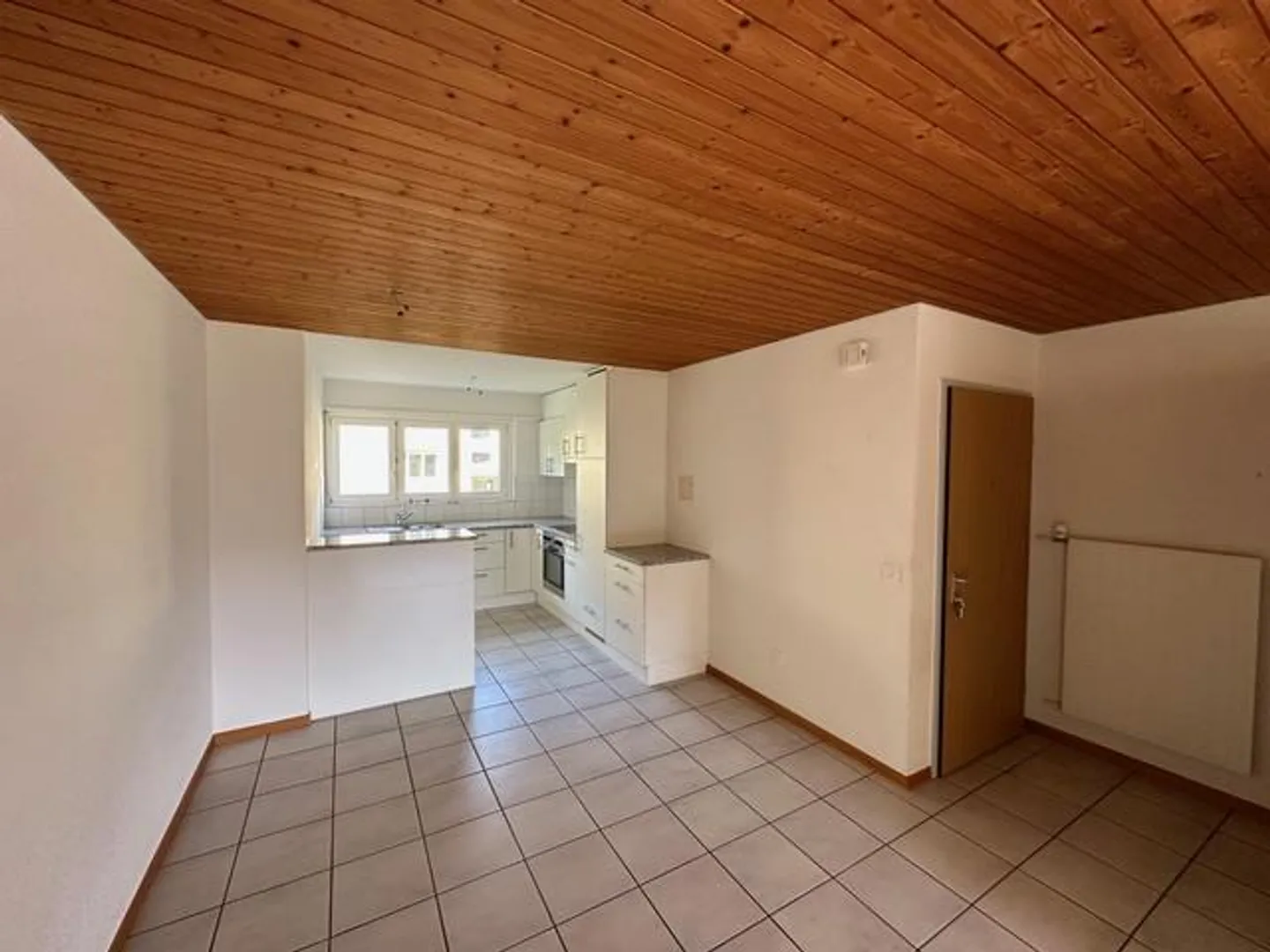 Appartement lumineux et spacieux de 4,5 pièces dans le meilleur emplacement - Photo 2 sur 15