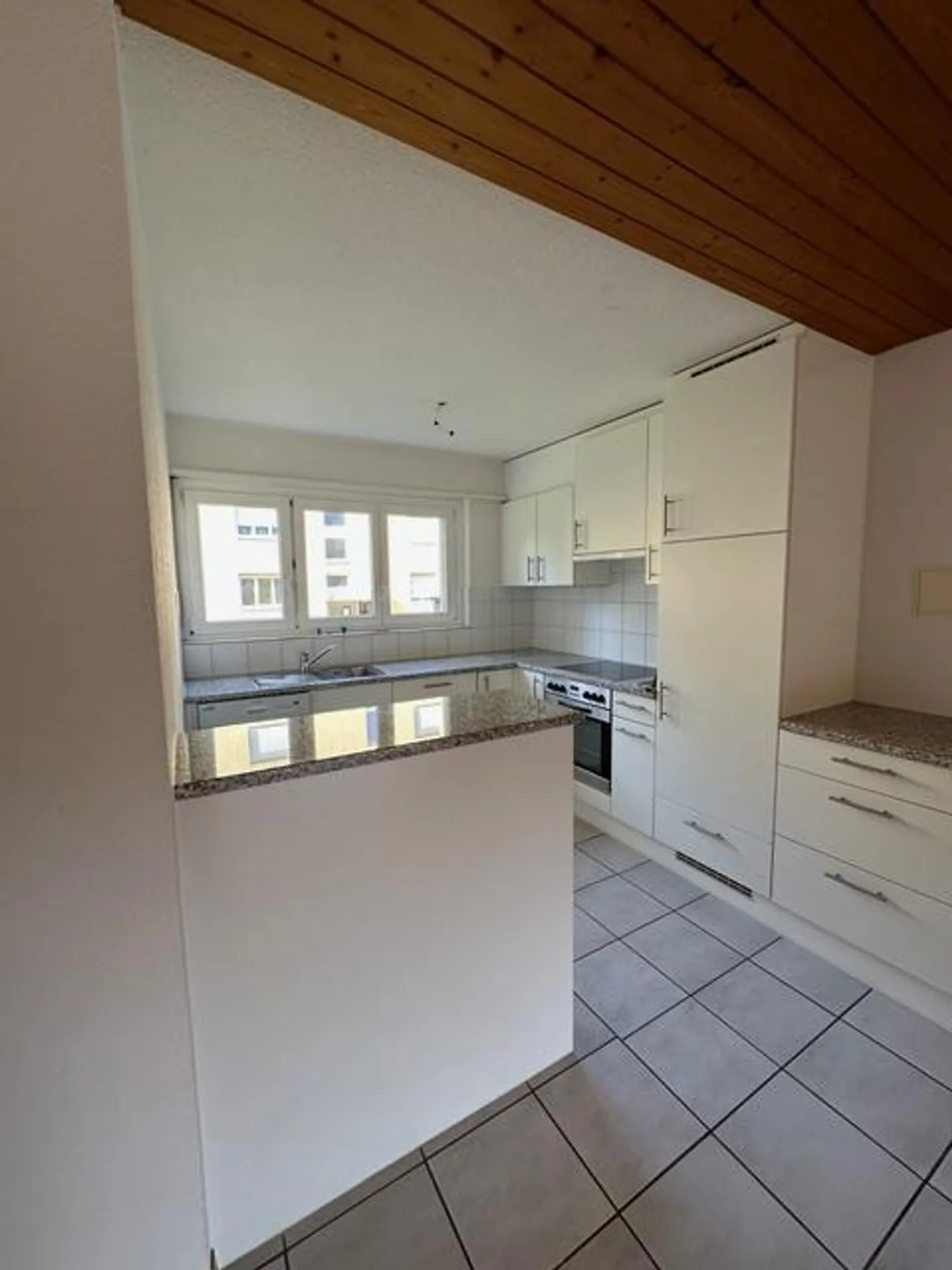 Appartement lumineux et spacieux de 4,5 pièces dans le meilleur emplacement - Photo 4 sur 15