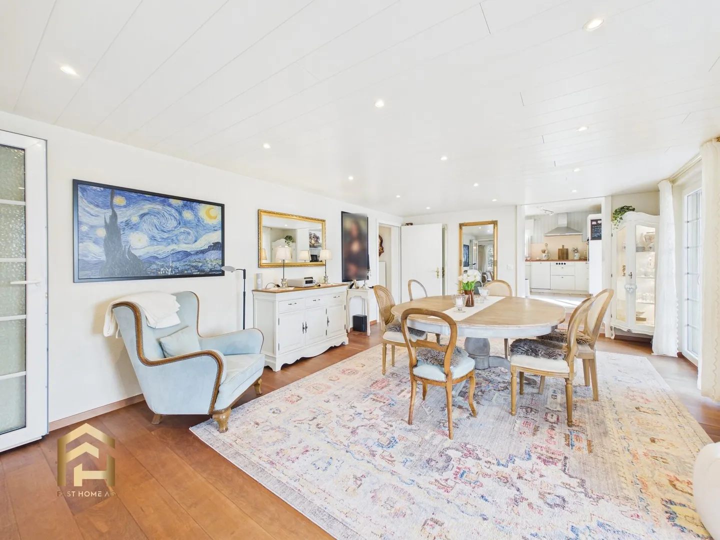 Historic residential house with plenty of space and panoramic views - Photo 4 of 13