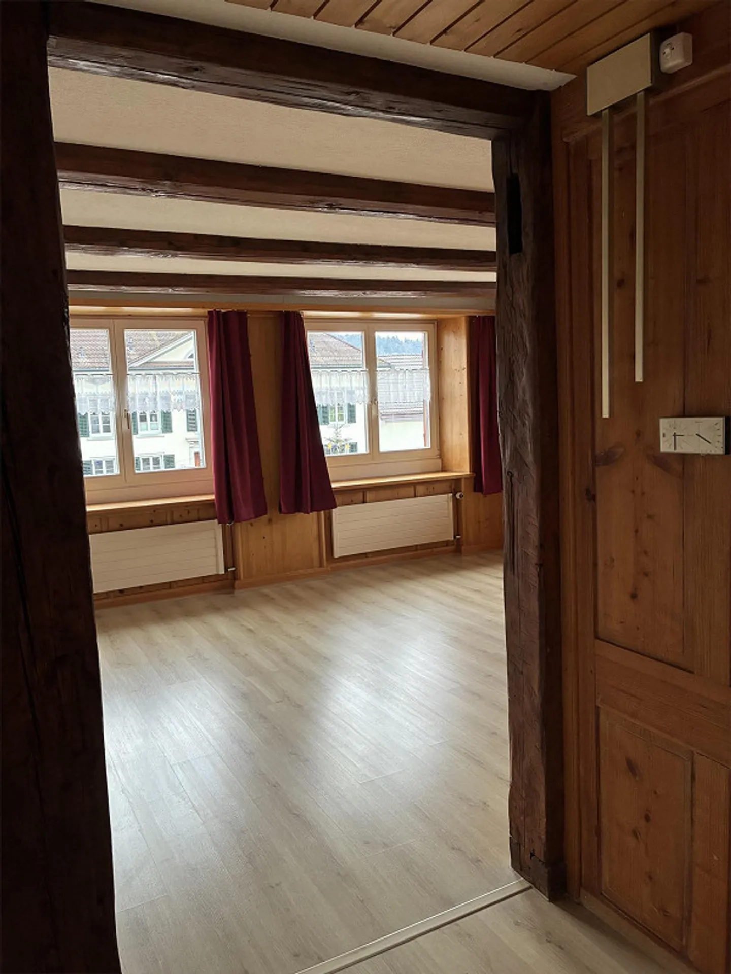 Appartamento rustico e accogliente di 4 1/2 stanze per un periodo limitato di 1-5 anni - Foto 3 di 14