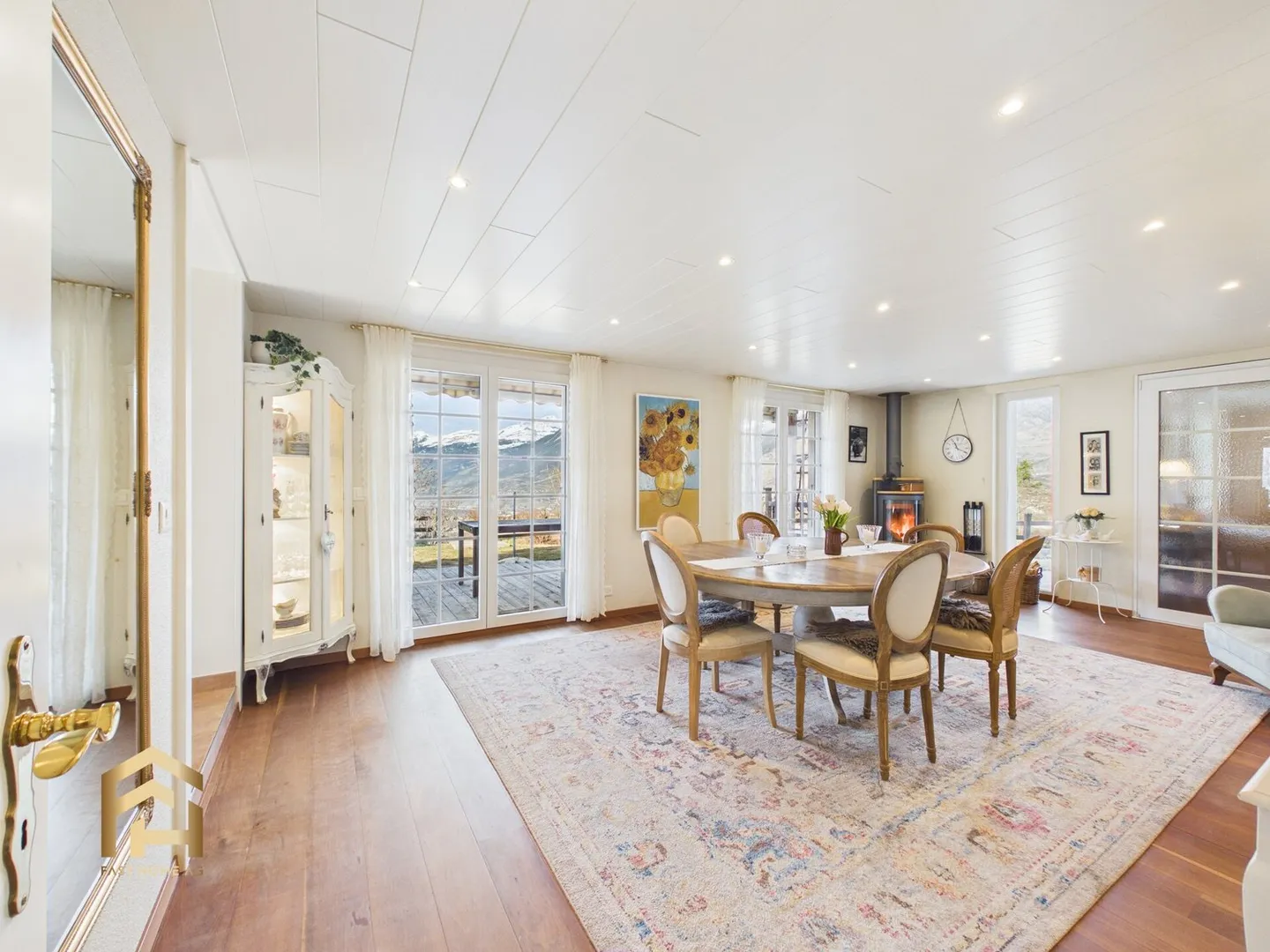 Historic residential house with plenty of space and panoramic views - Photo 2 of 13