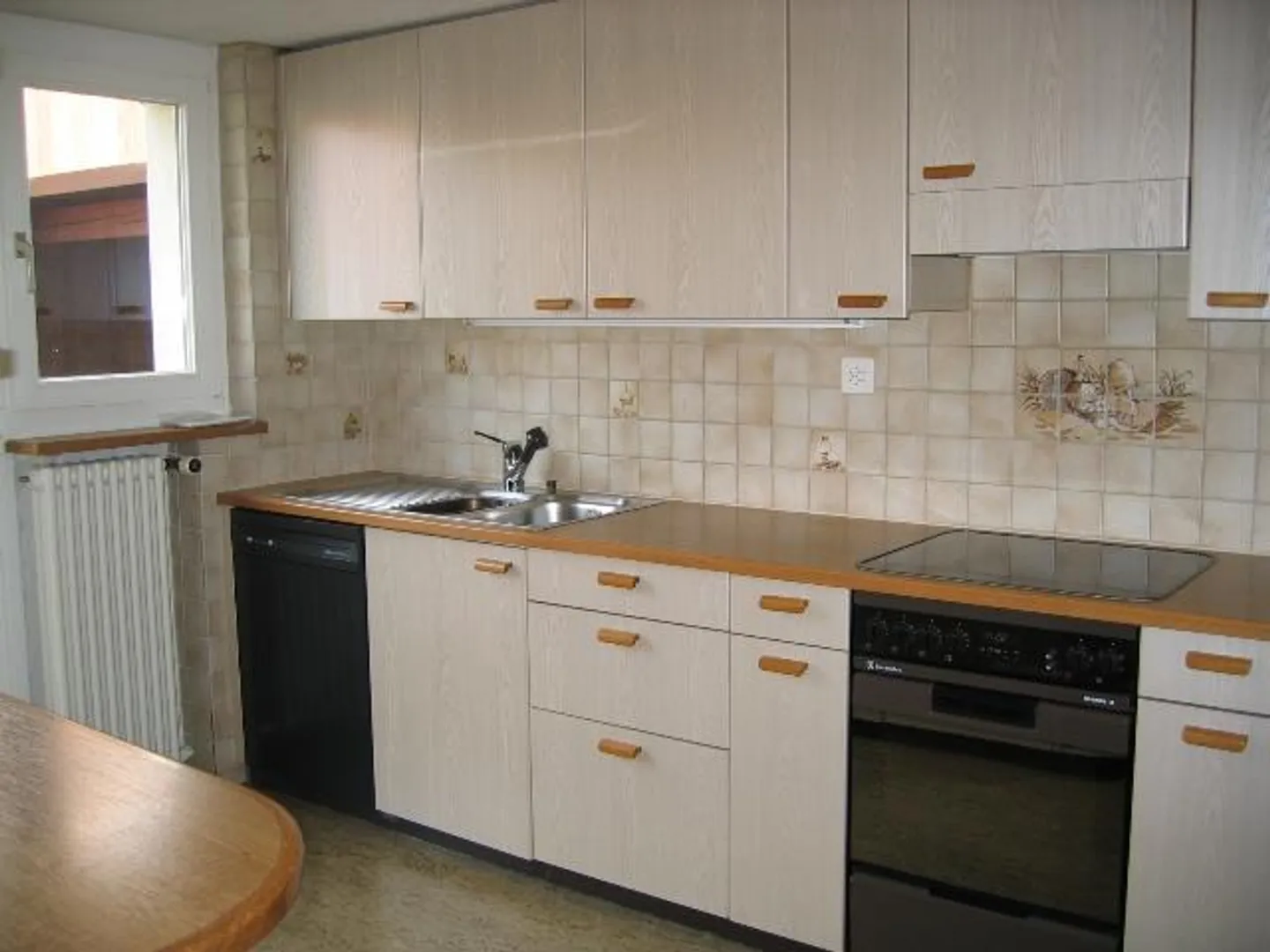 Appartamento rustico e accogliente di 4 1/2 stanze per un periodo limitato di 1-5 anni - Foto 8 di 14