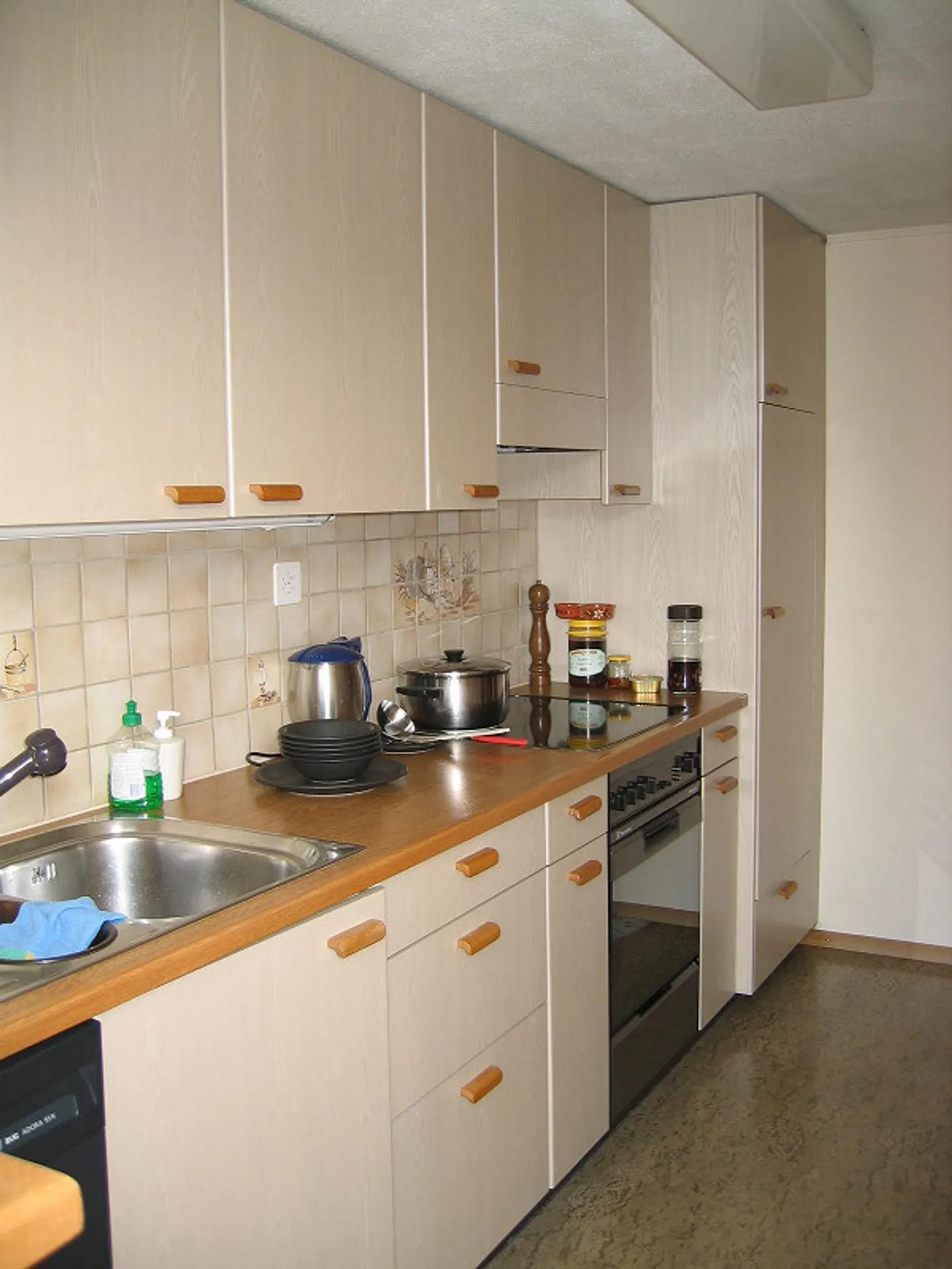 Appartamento rustico e accogliente di 4 1/2 stanze per un periodo limitato di 1-5 anni - Foto 10 di 14