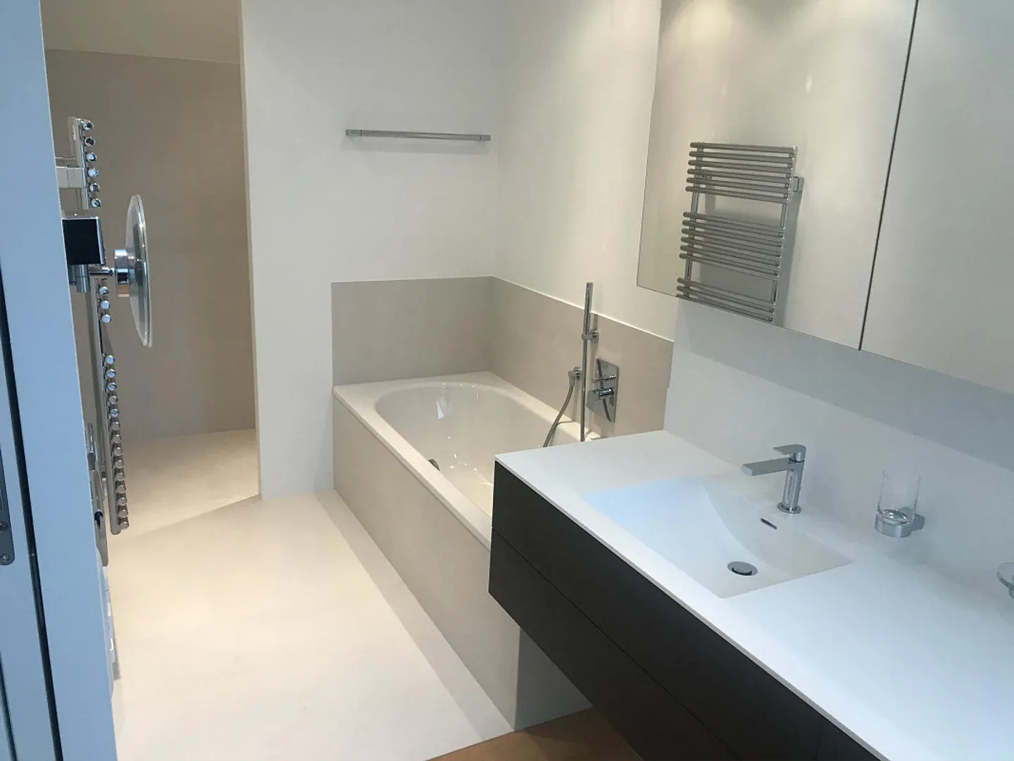 Modern penthouse apartment with approx. 182 m2 in a sought-after residential area in Riehen/BS - Photo 5 of 10