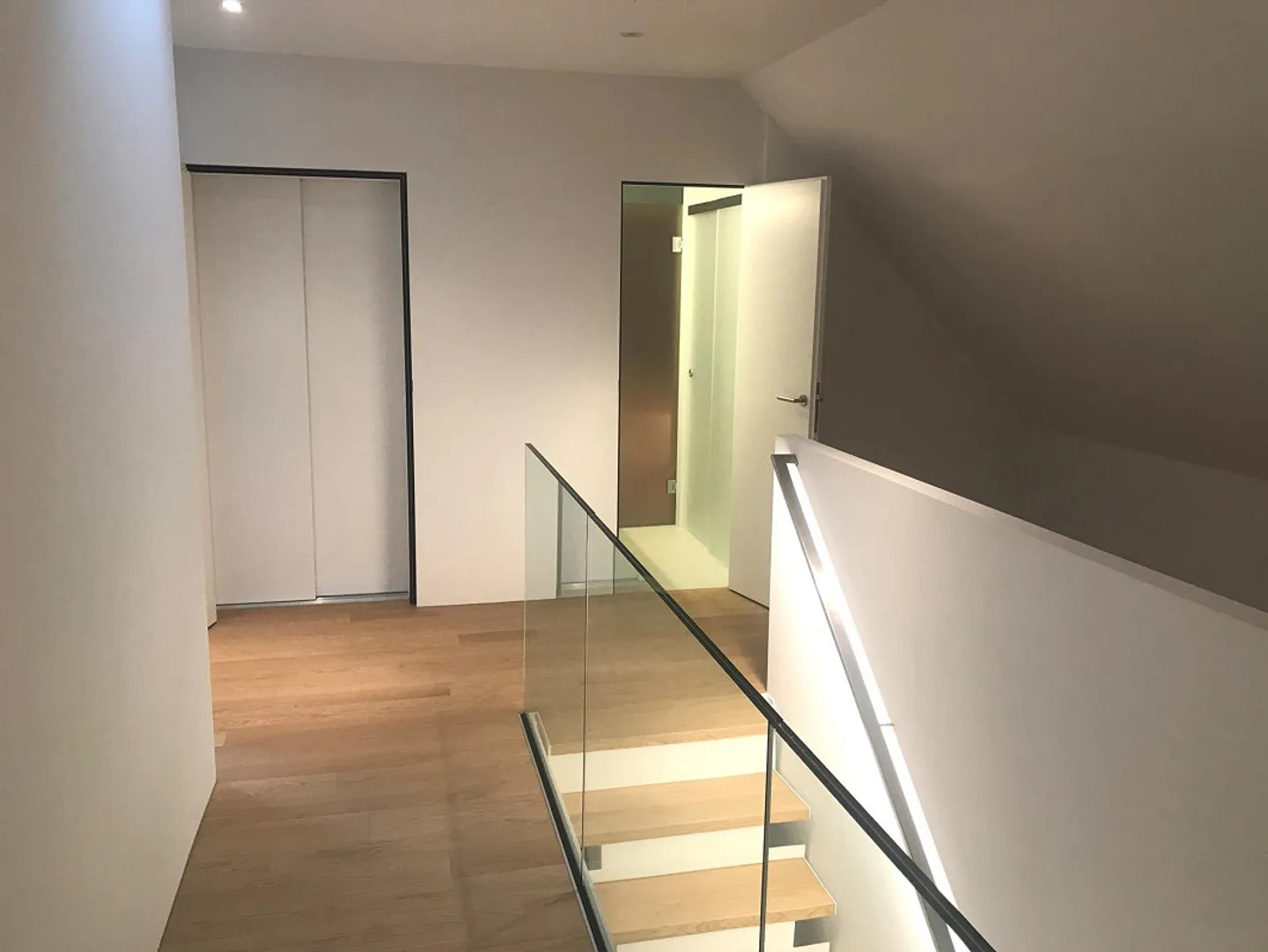 Modern penthouse apartment with approx. 182 m2 in a sought-after residential area in Riehen/BS - Photo 6 of 10