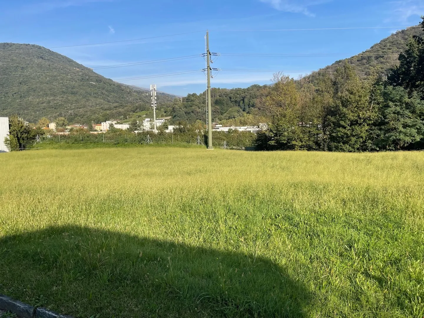 Beau terrain à bâtir dans un emplacement confortable et stratégique - Photo 1 sur 5
