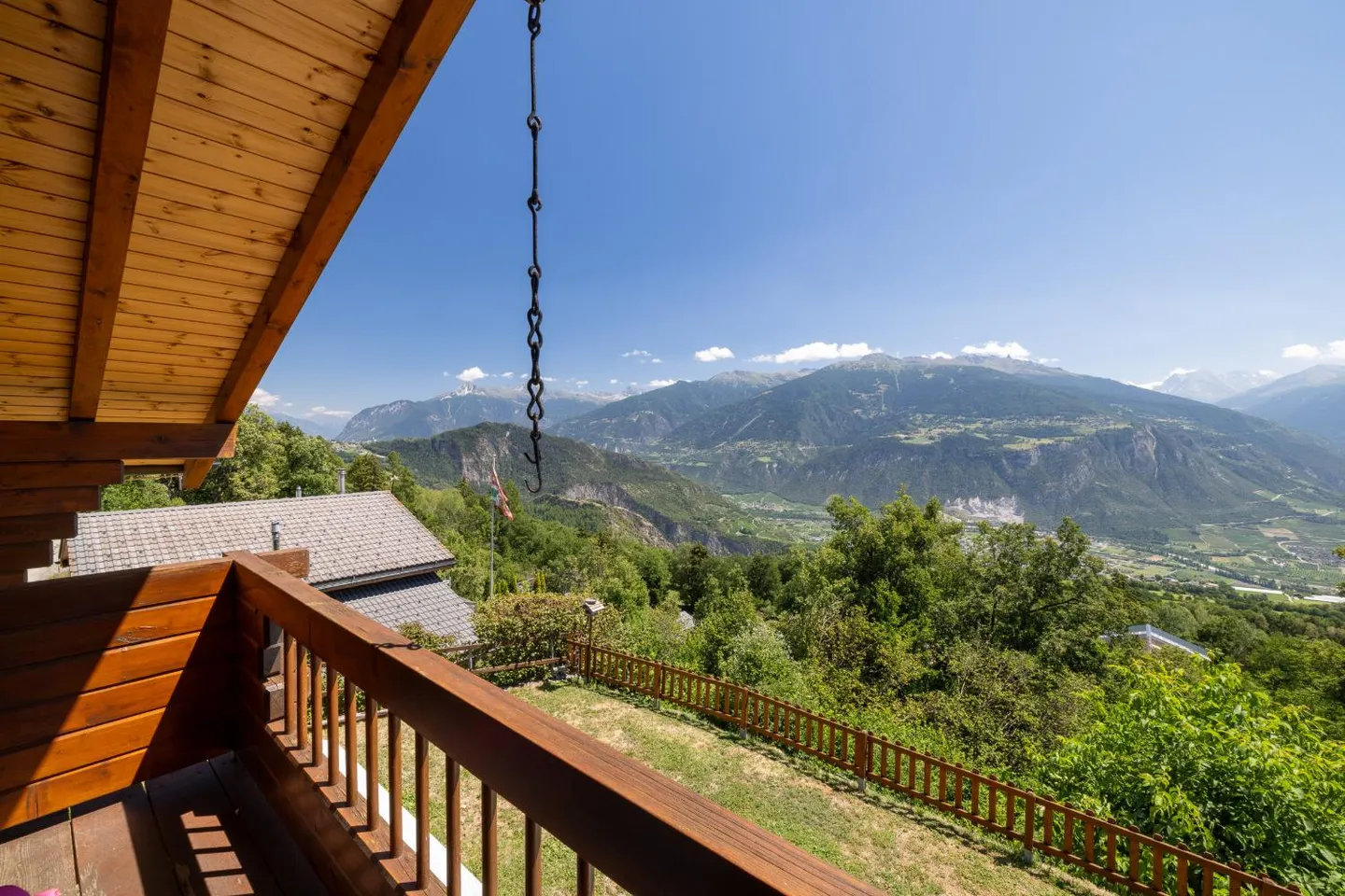Chalet with Charm and Panoramic View - Photo 8 of 12