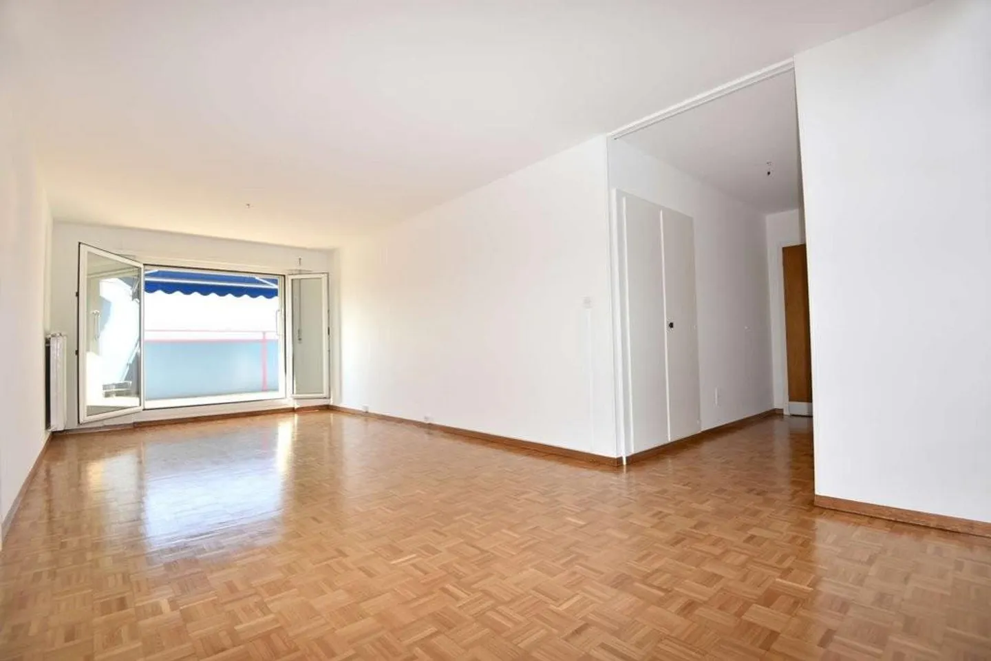 Schöne 3,5 Zimmer mit Balkonen und Aussicht - Foto 2 von 11