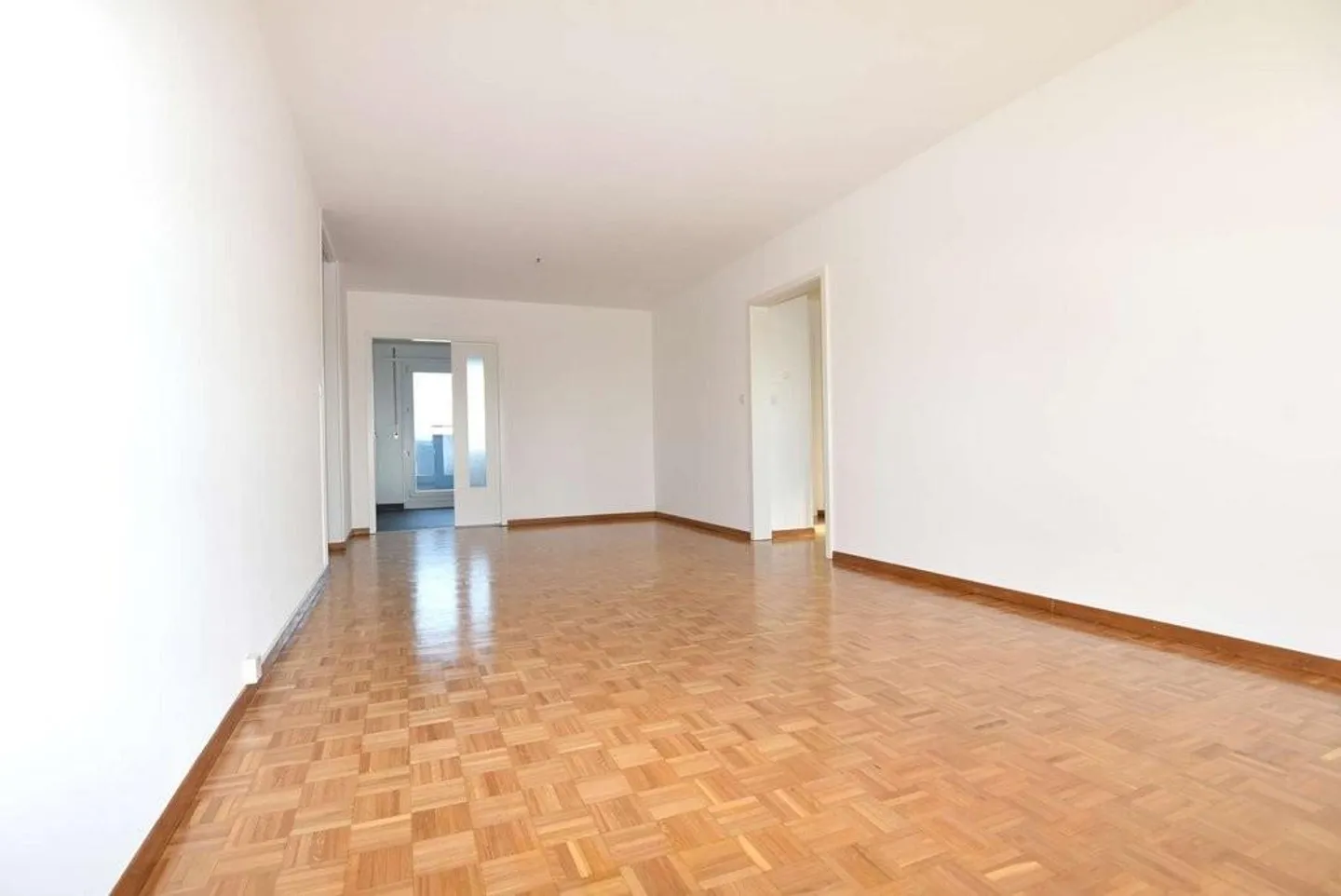 Schöne 3,5 Zimmer mit Balkonen und Aussicht - Foto 3 von 11