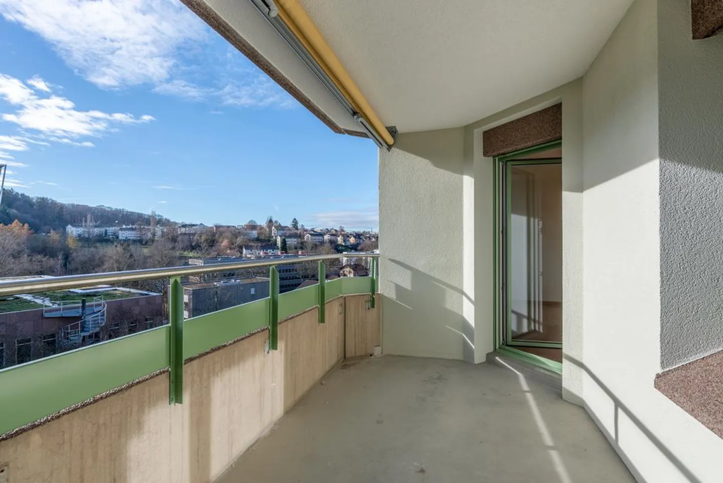 Vivre contemporain dans un quartier urbain animé - Photo 10 sur 11