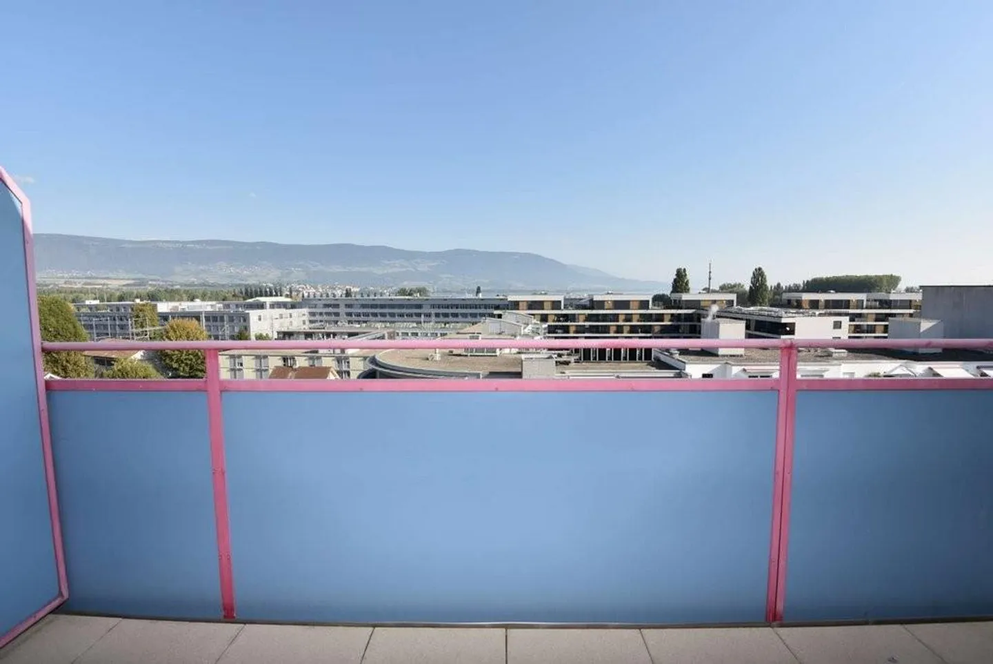 Schöne 3,5 Zimmer mit Balkonen und Aussicht - Foto 5 von 11