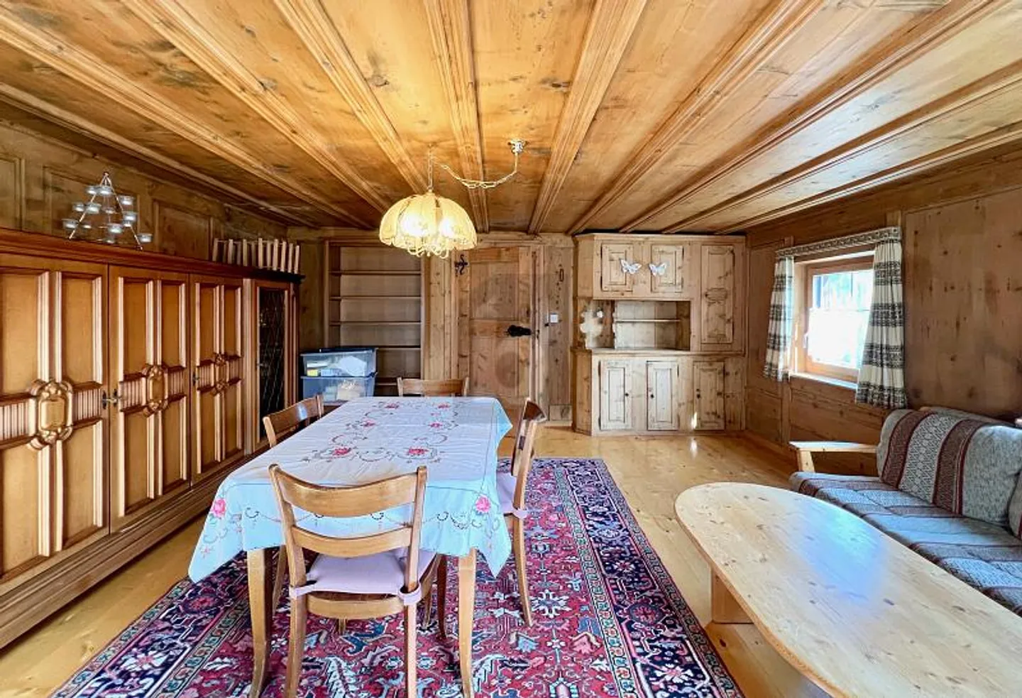 Chalet for sale - Photo 3 of 4