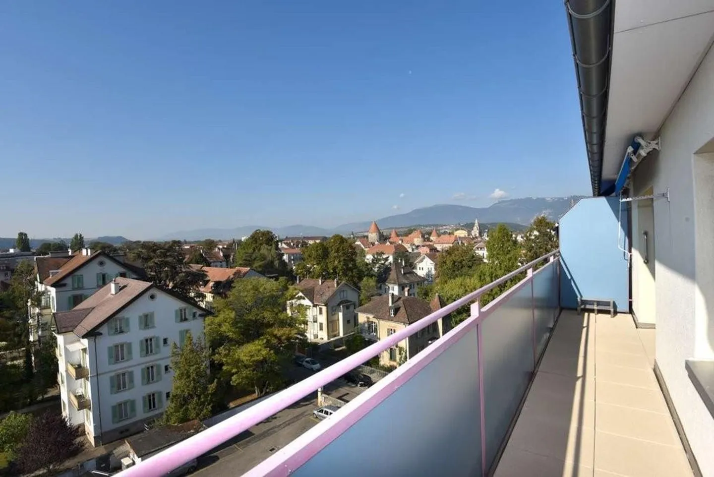 Schöne 3,5 Zimmer mit Balkonen und Aussicht - Foto 1 von 11