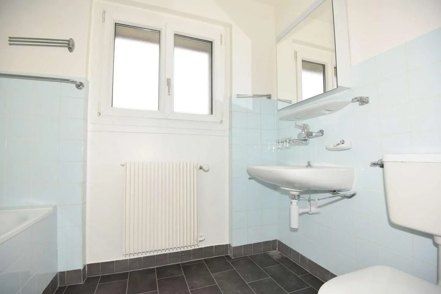 Schöne 3,5 Zimmer mit Balkonen und Aussicht - Foto 8 von 11