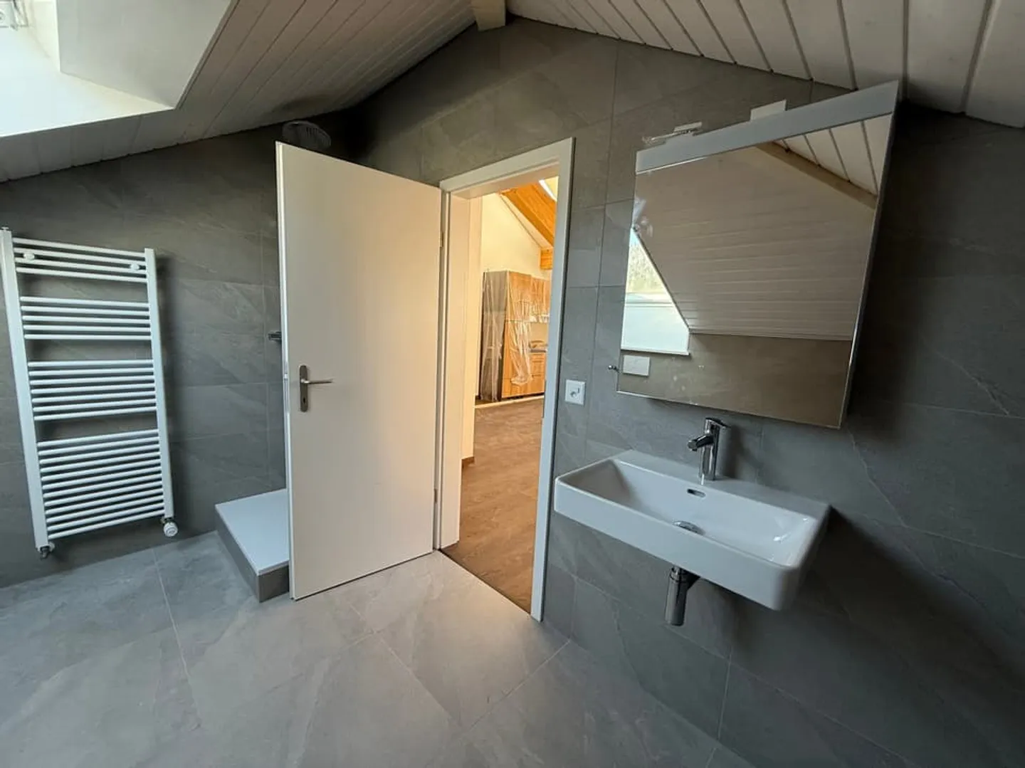 Grand studio neuf - Photo 3 sur 4