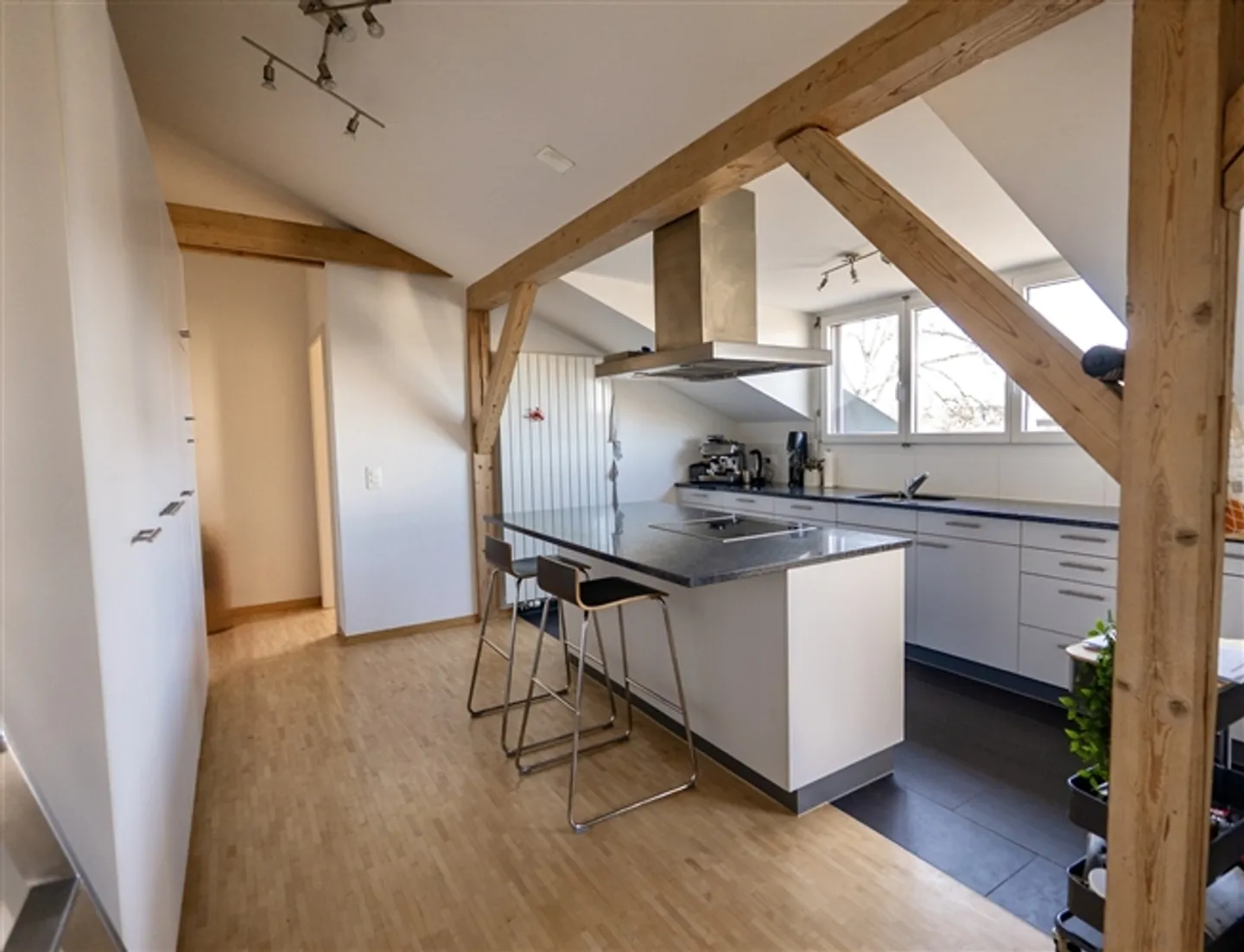 Appartement sous les combles de 2½ pièces à Berne - Sulgenau, meublé, temporaire - Photo 2 sur 9