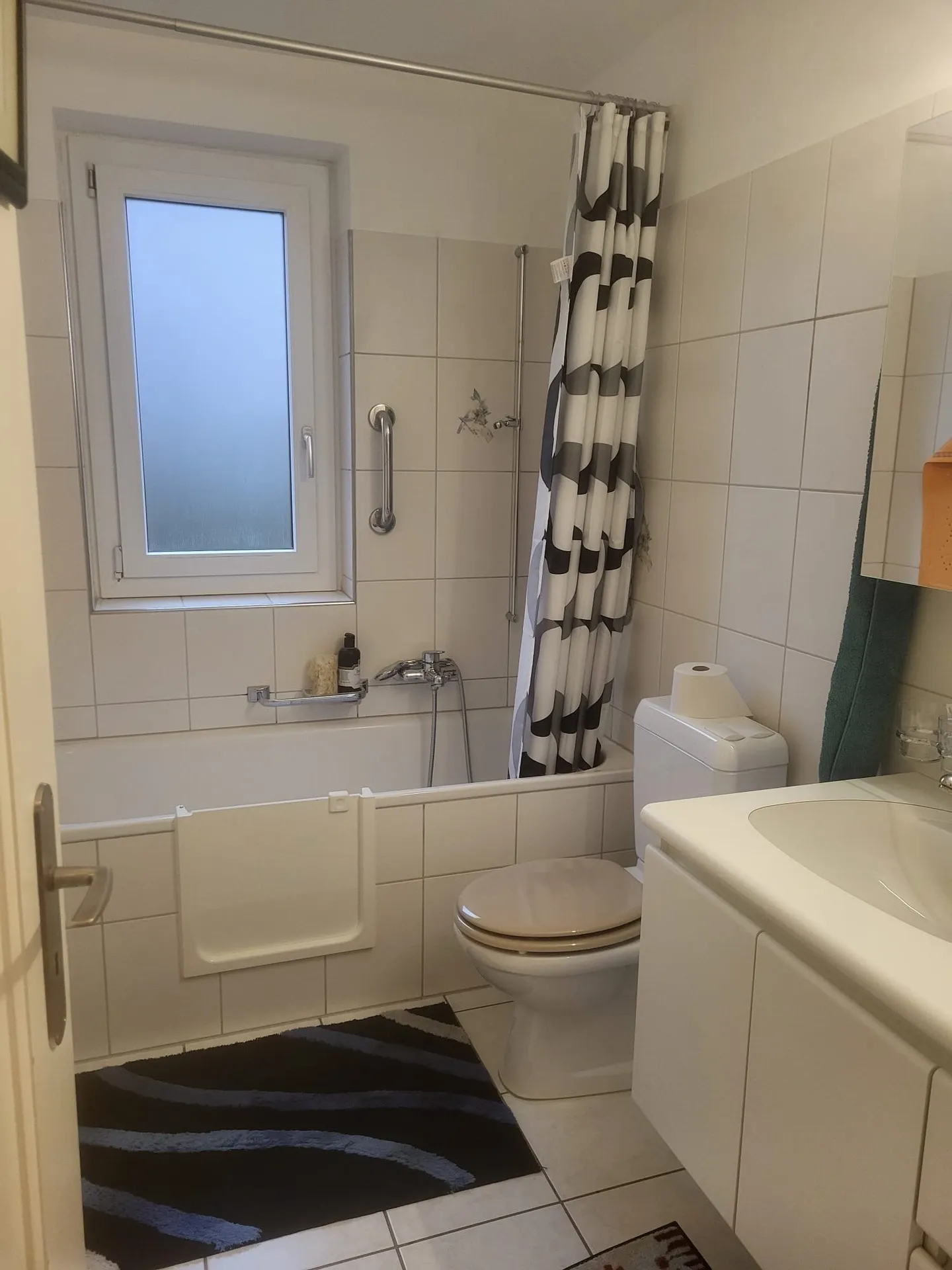 Moderne Wohnung mit Balkon - Foto 3 von 9
