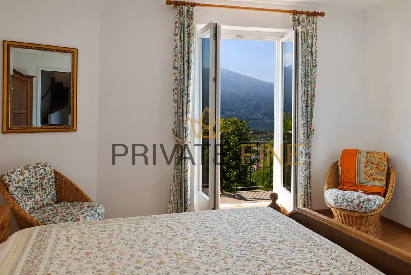 Elegant holiday villa with panoramic views, garden and pool - Photo 8 of 11