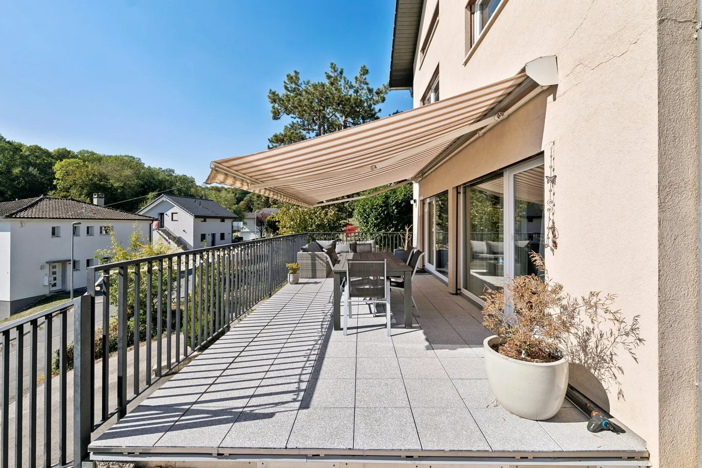 Maison Familiale Moderne avec Terrasse - Photo 2 sur 10